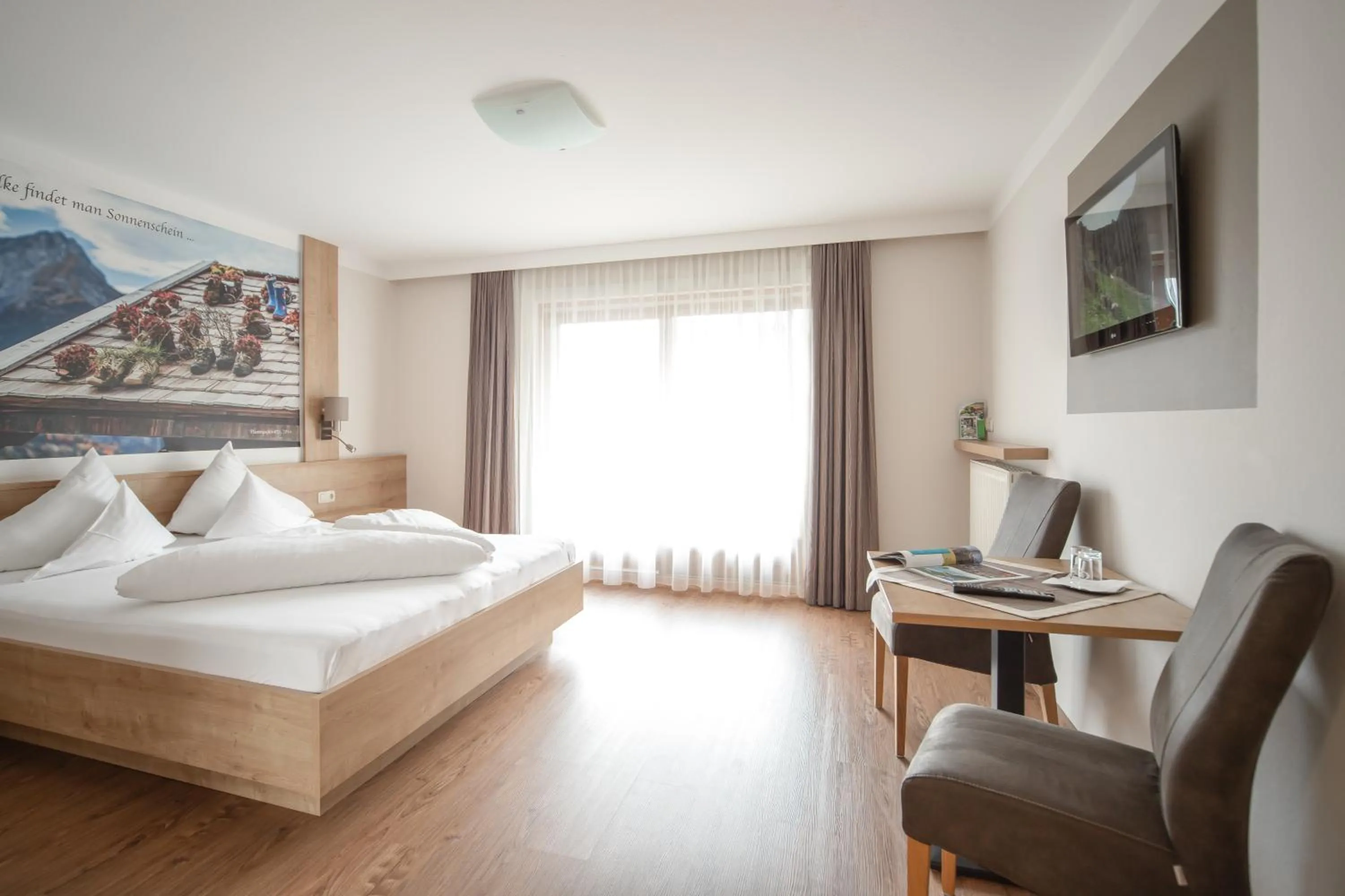 TV and multimedia, Bed in Frühstückshotel Margret