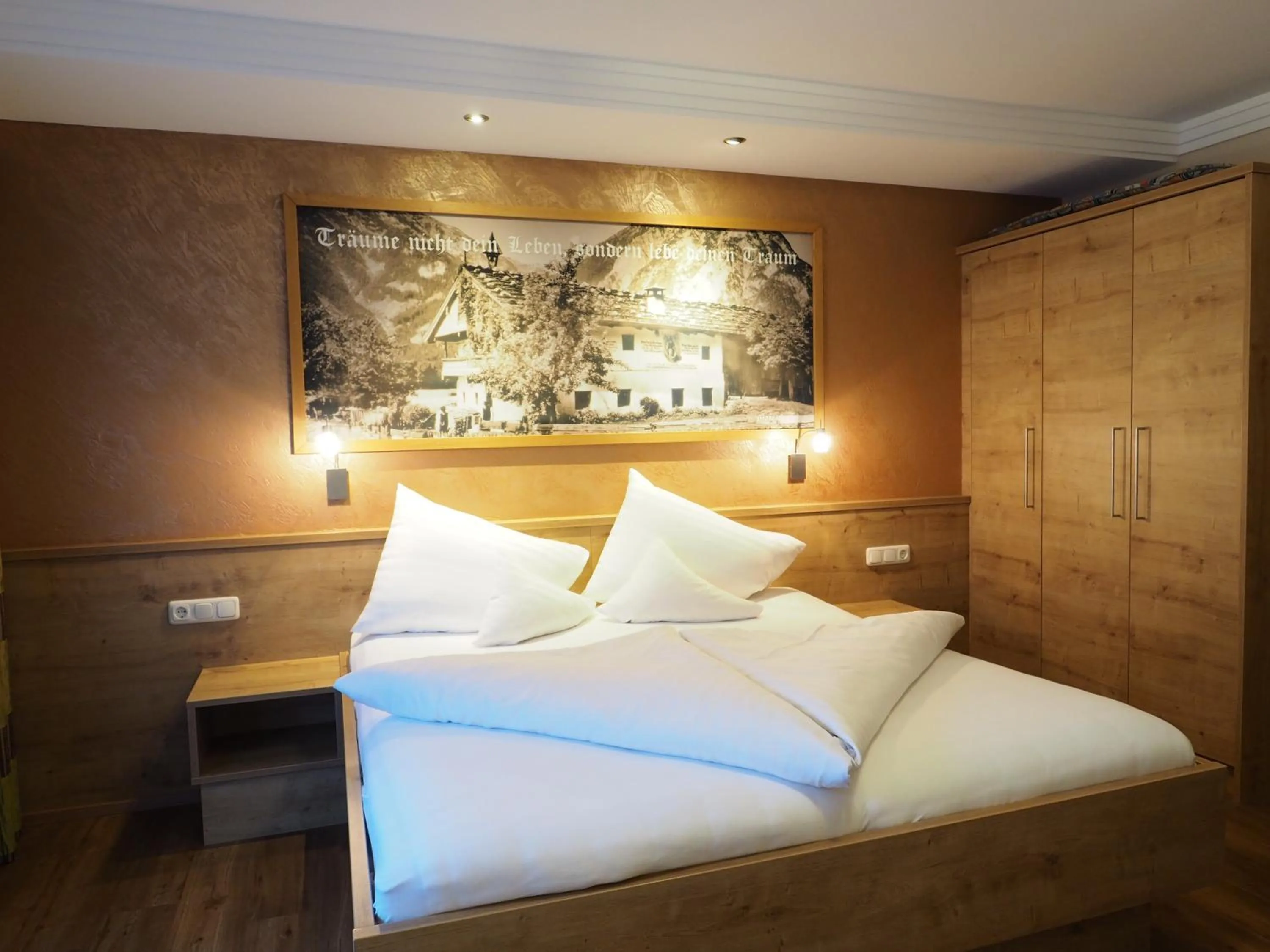 Photo of the whole room, Bed in Frühstückshotel Margret