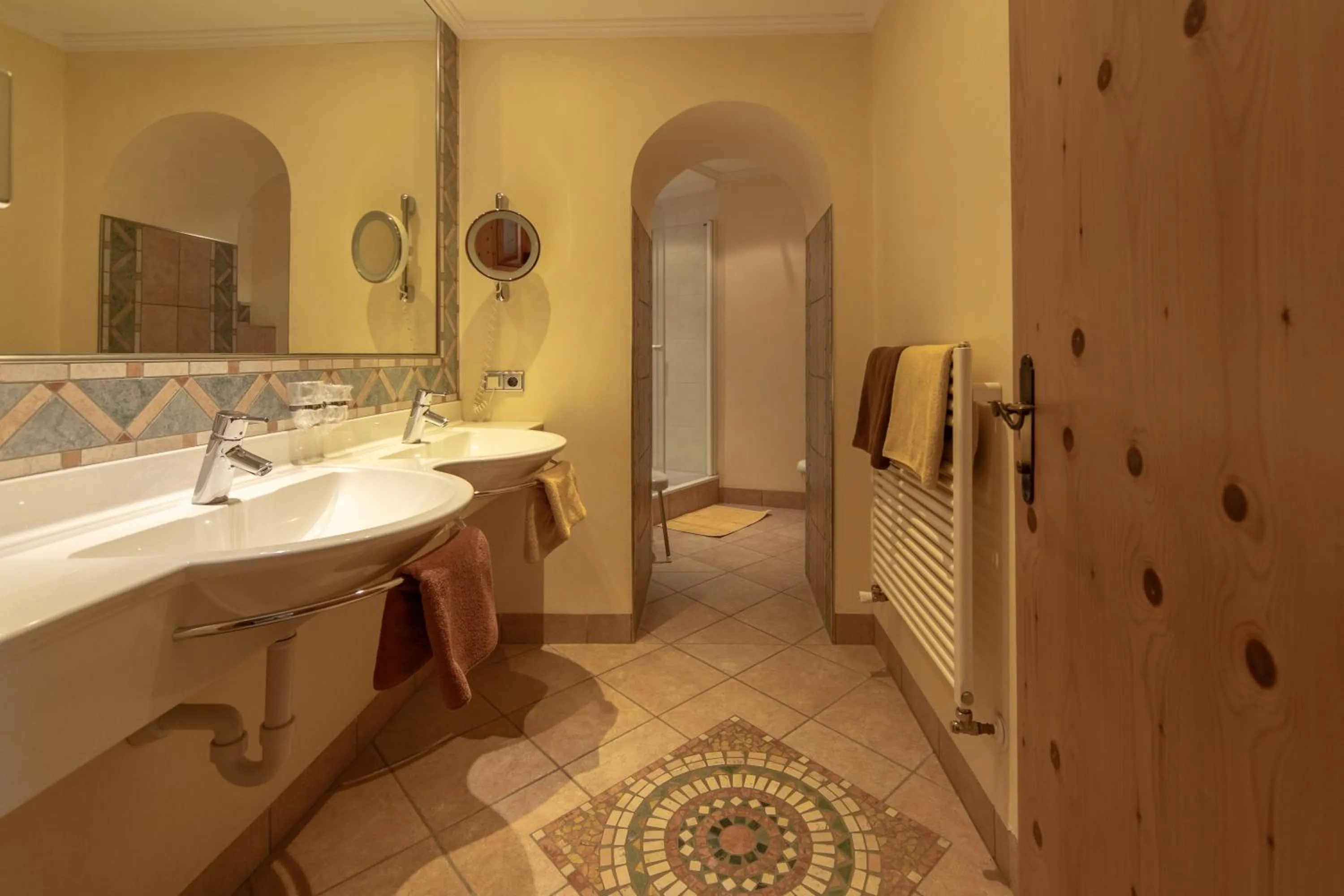 Shower in Frühstückshotel Margret