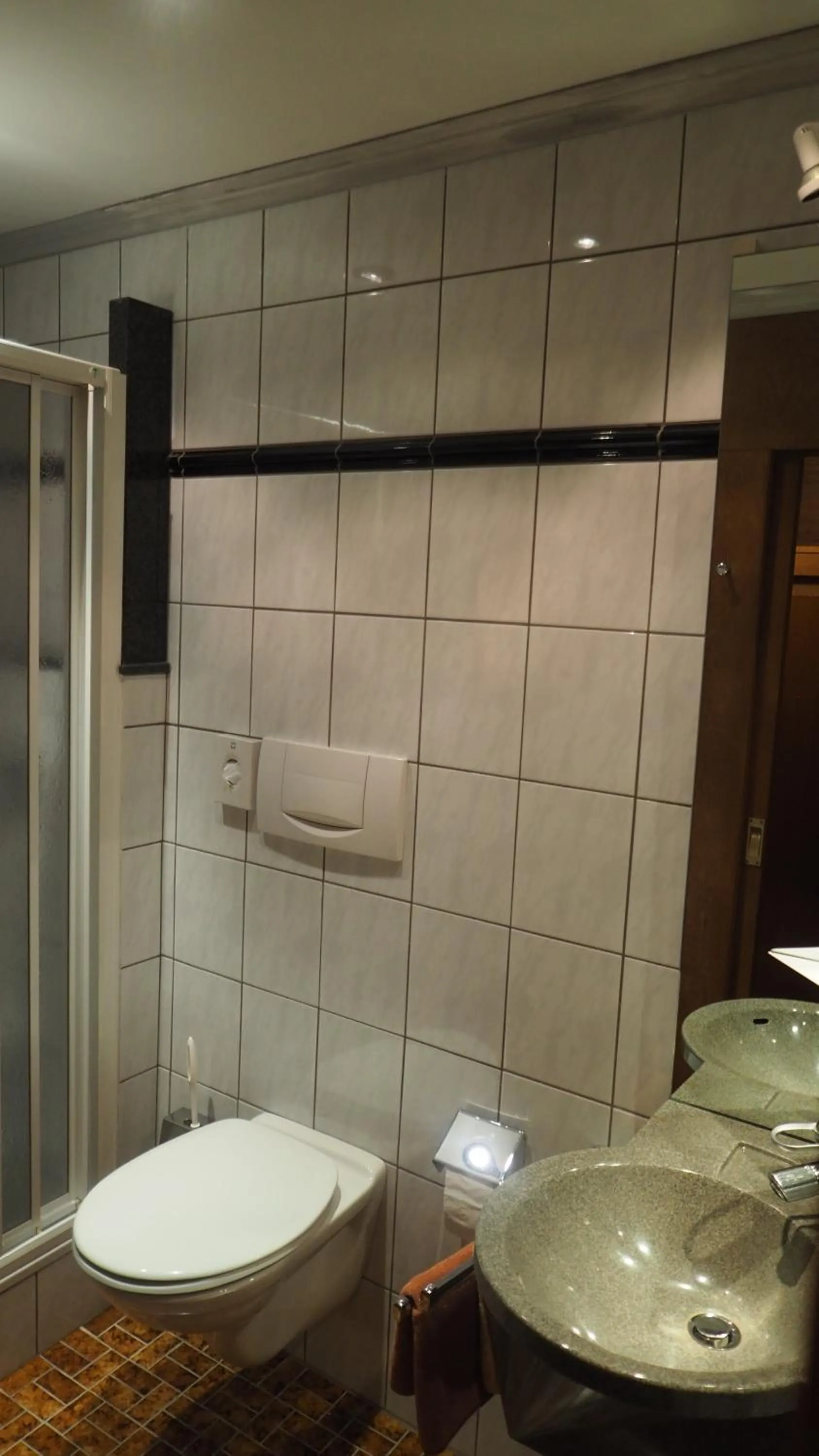 Shower in Frühstückshotel Margret