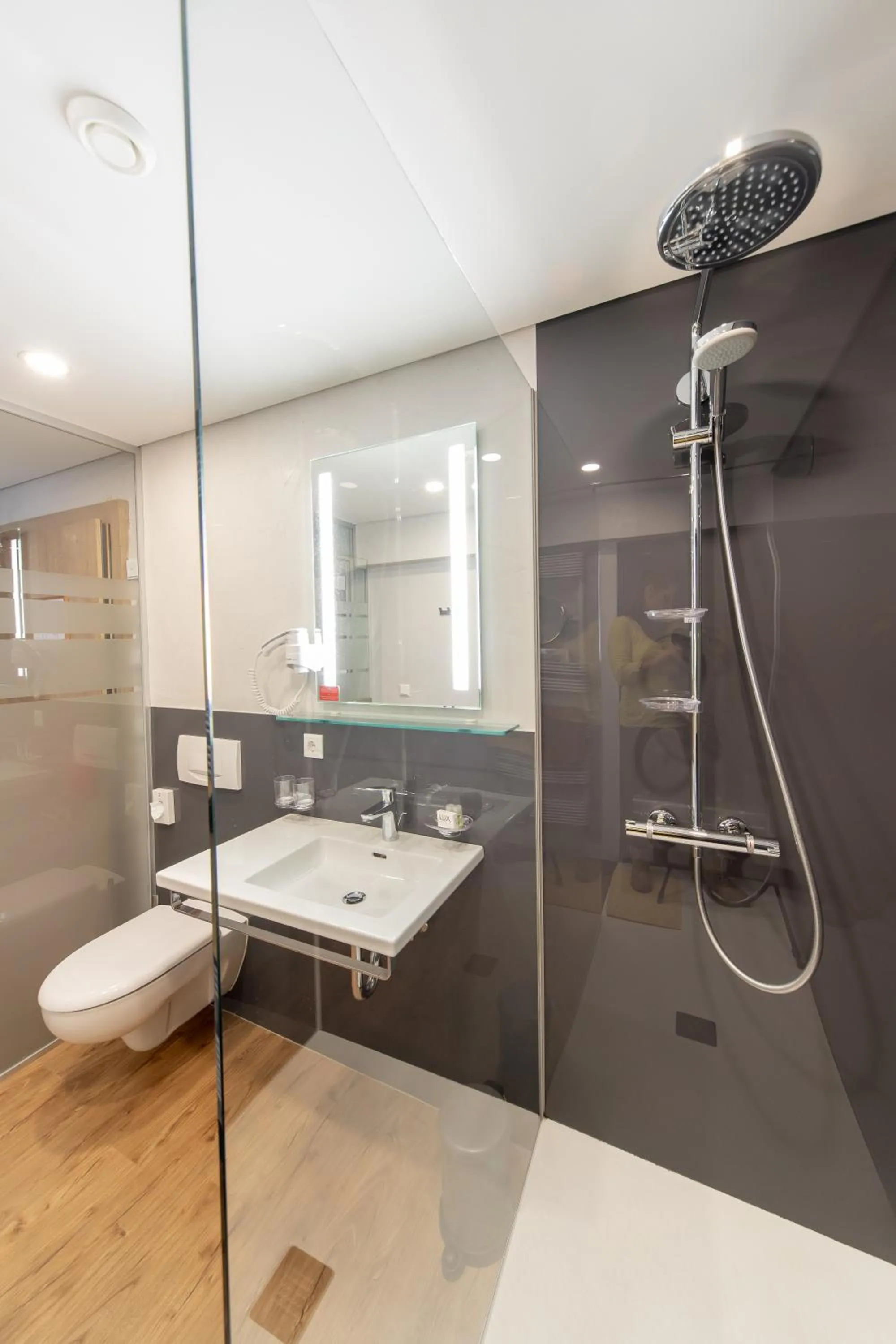 Shower in Frühstückshotel Margret