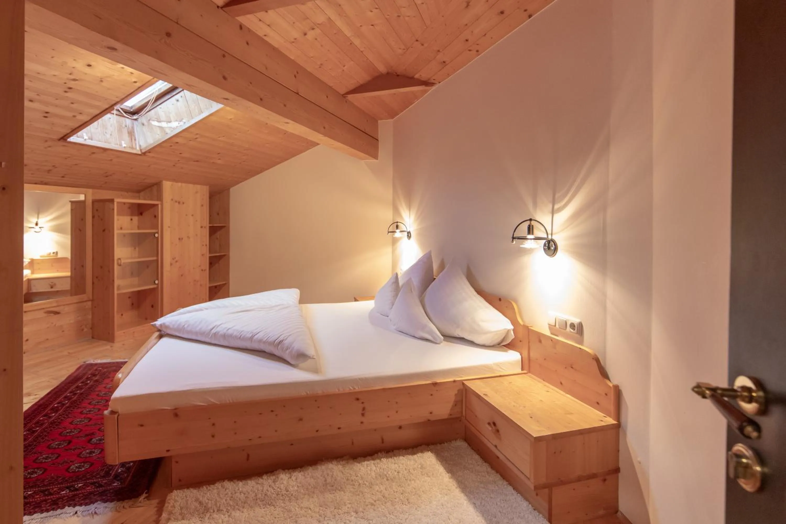 TV and multimedia, Bed in Frühstückshotel Margret