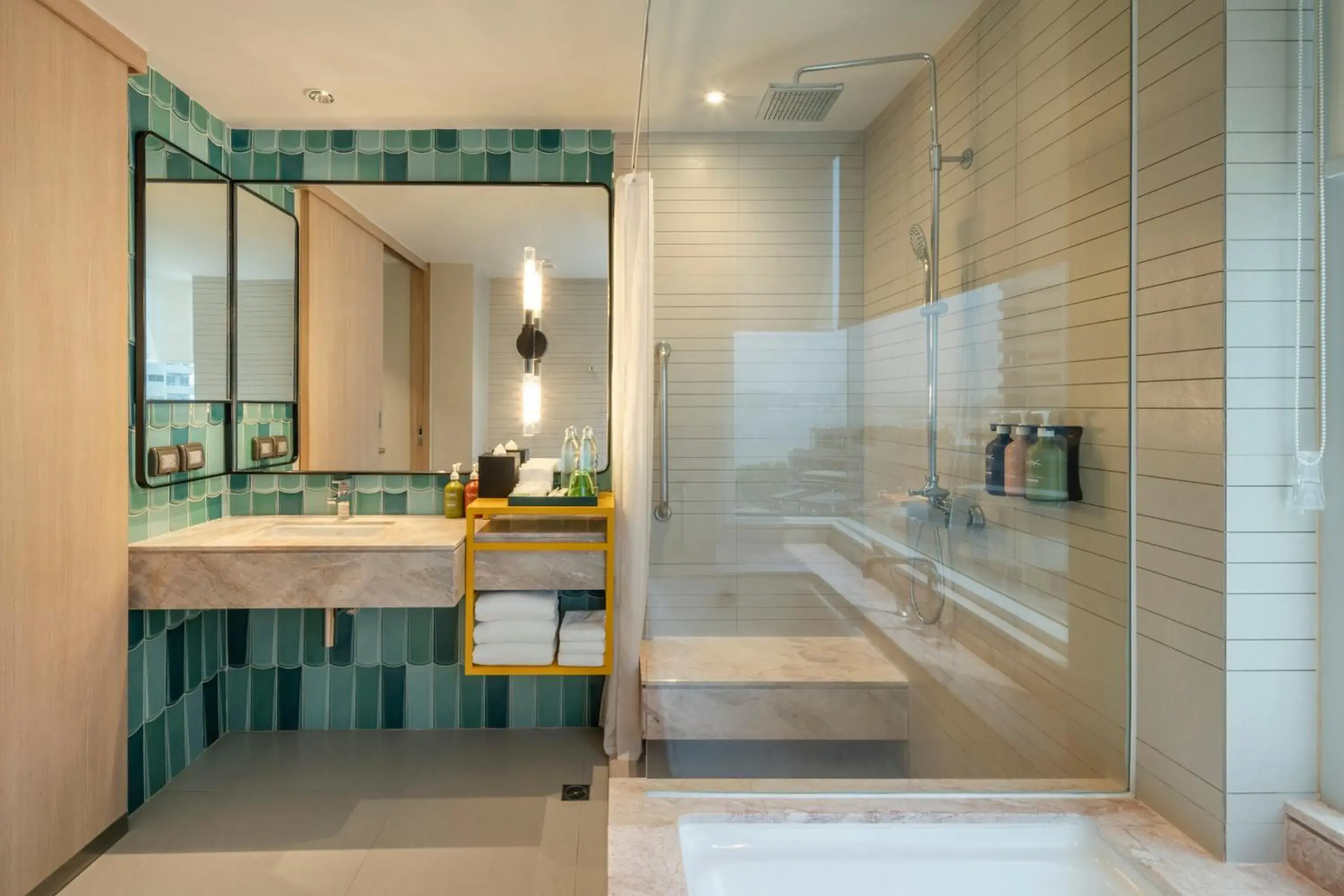 One-Bedroom King Suite with Pattaya Beach View - Bay Tower  in Holiday Inn Pattaya by IHG One-Bedroom King Suite with Pattaya Beach View - Bay Tower  in Holiday Inn Pattaya by IHG