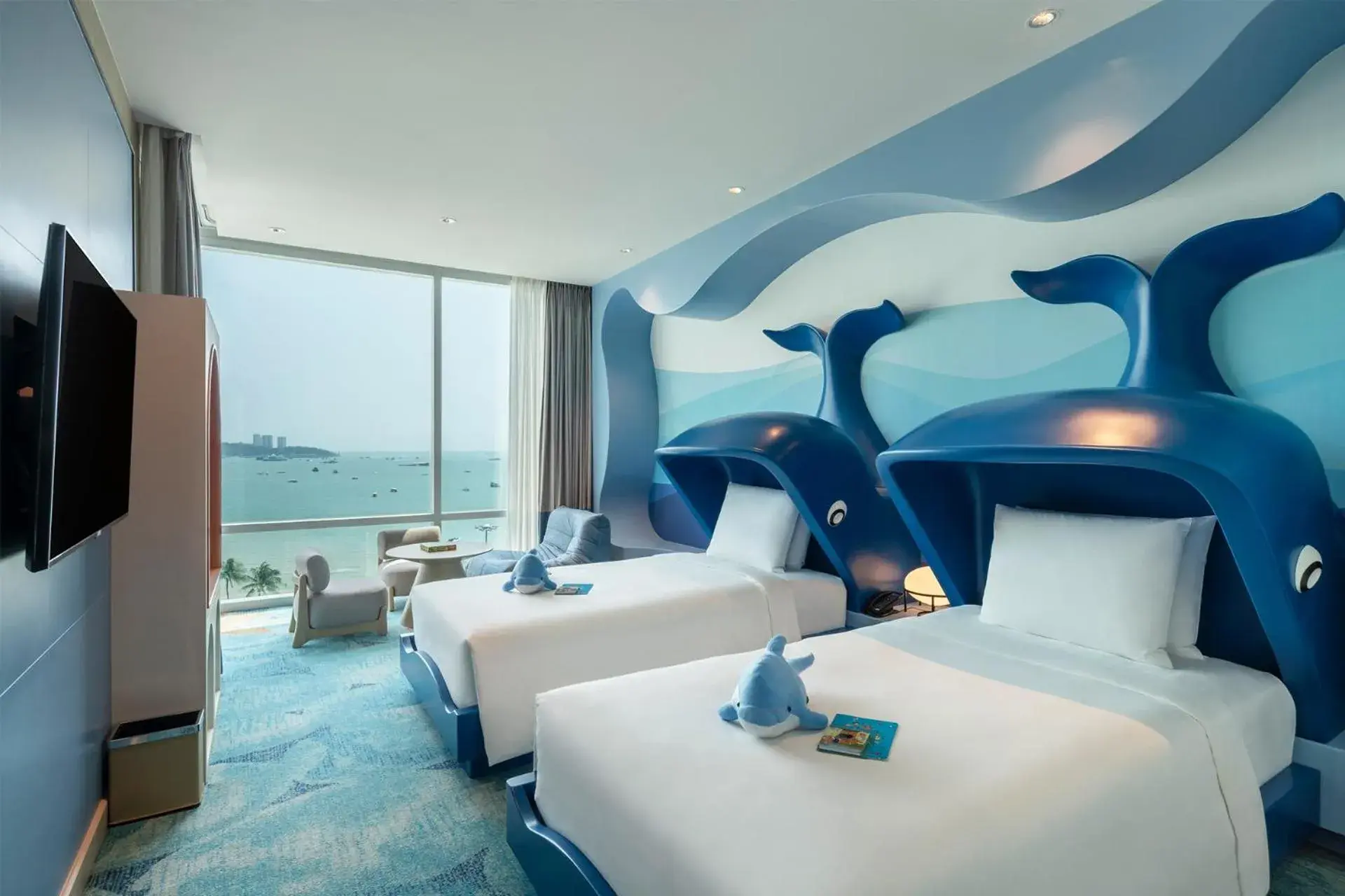 Two-Bedroom Family Suite with One King and Two Single Beds - Bay Tower in Holiday Inn Pattaya by IHG Two-Bedroom Family Suite with One King and Two Single Beds - Bay Tower in Holiday Inn Pattaya by IHG