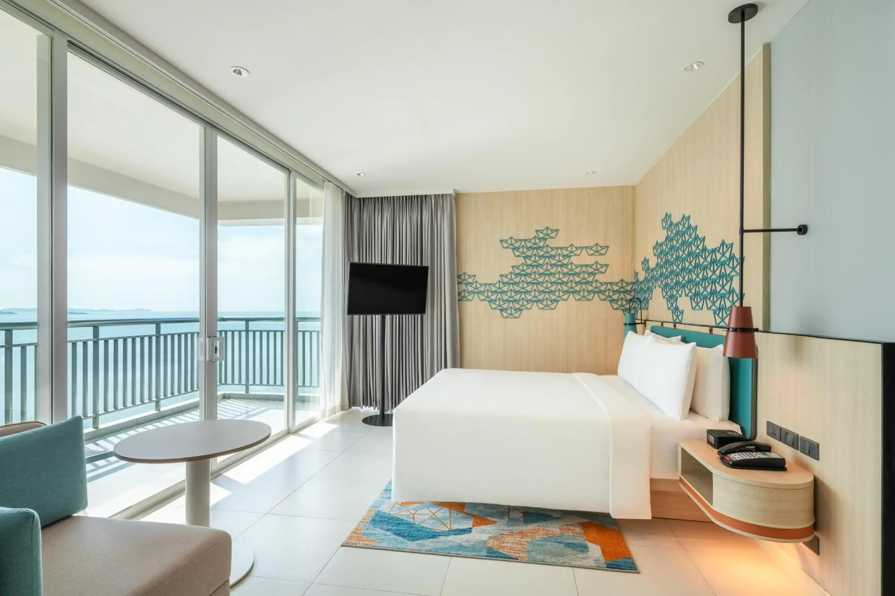 One-Bedroom King Suite with Panoramic View - Bay Tower in Holiday Inn Pattaya by IHG One-Bedroom King Suite with Panoramic View - Bay Tower in Holiday Inn Pattaya by IHG
