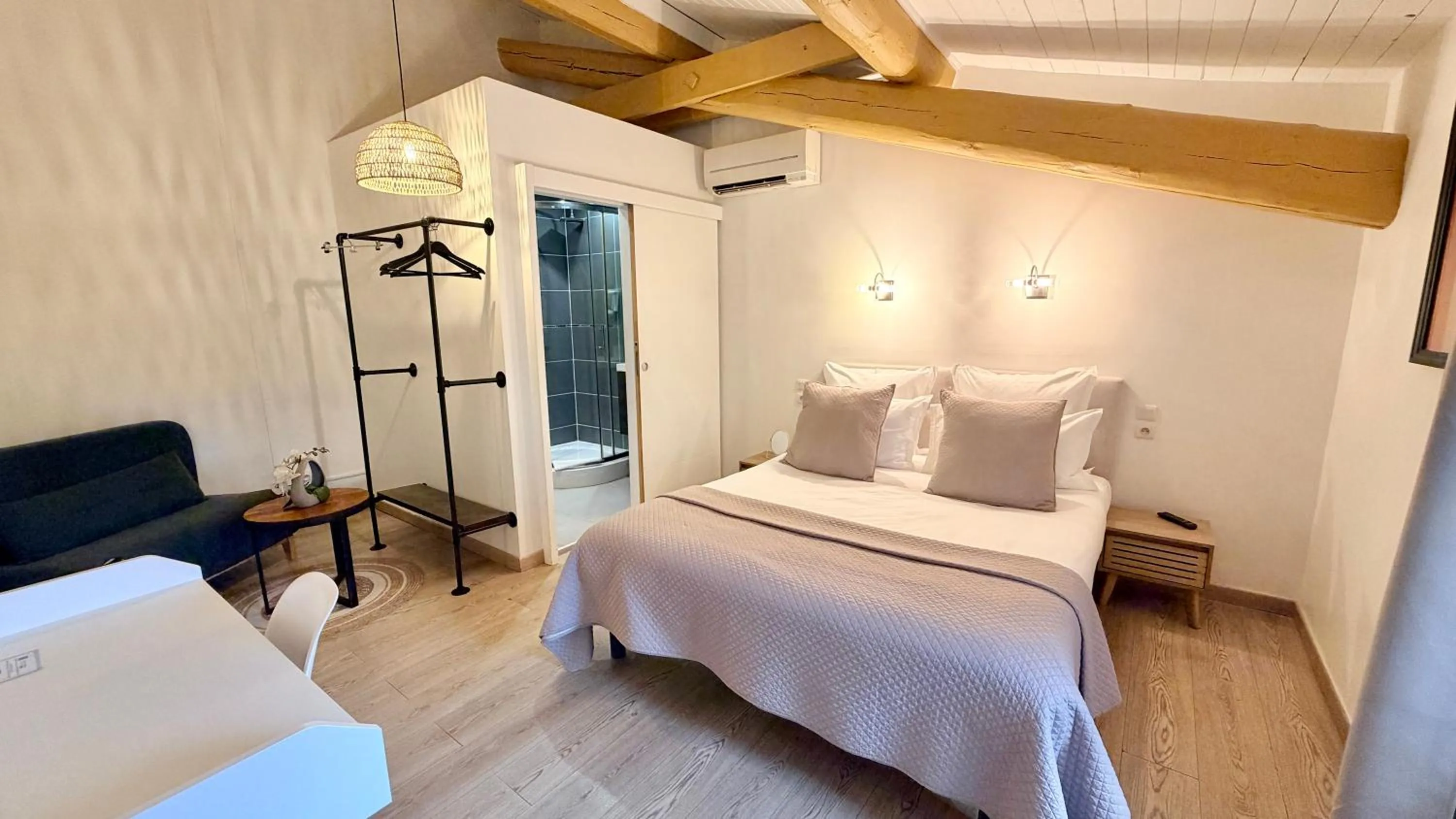 Bed in Hotel Le Galambre