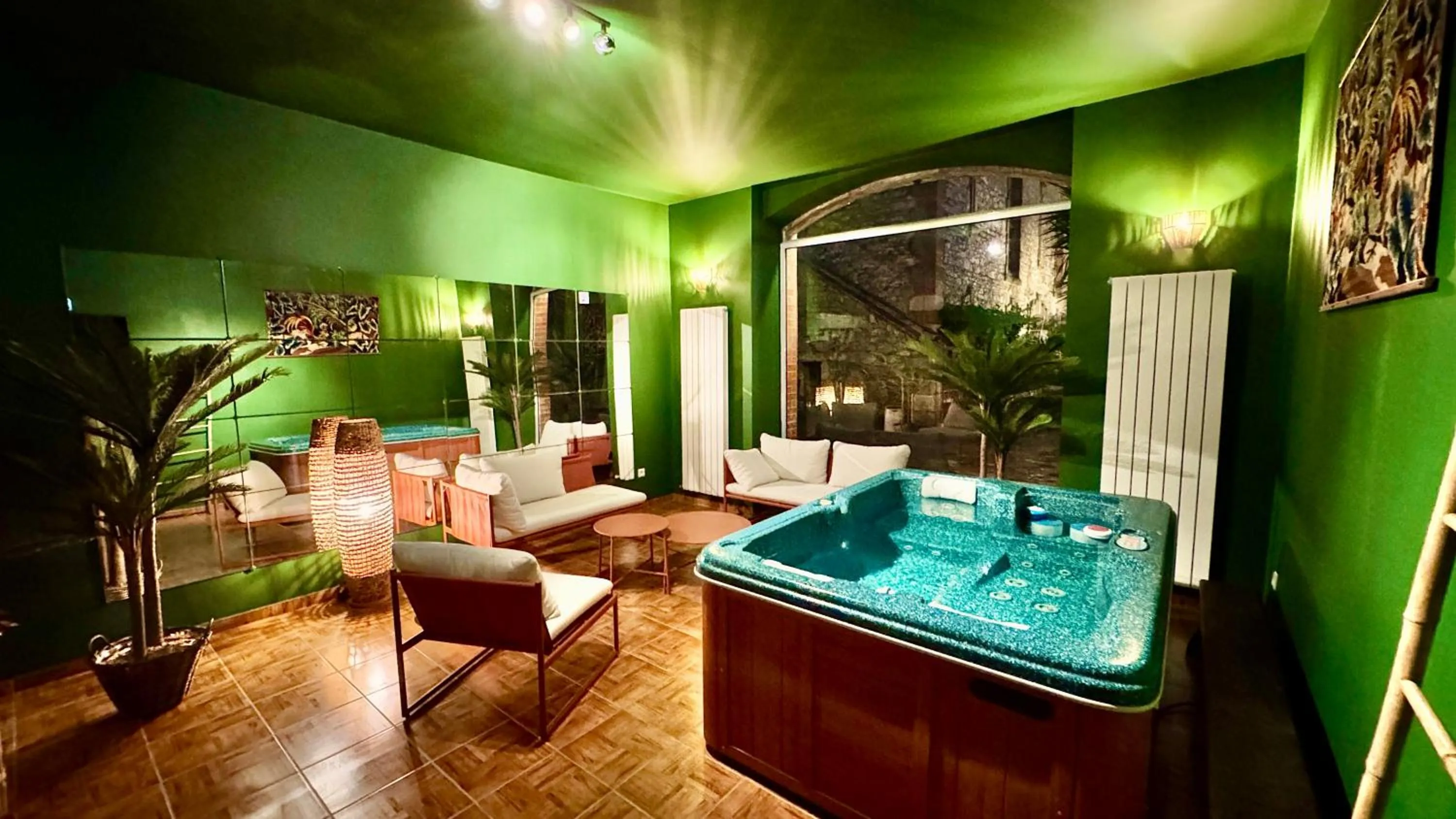 Hot Tub in Hotel Le Galambre