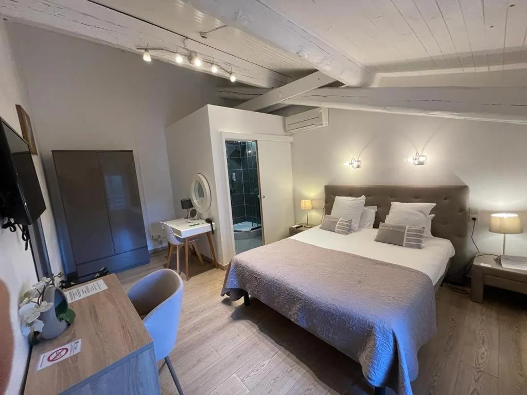 Property building, Bed in Hotel Mas De Galoffre