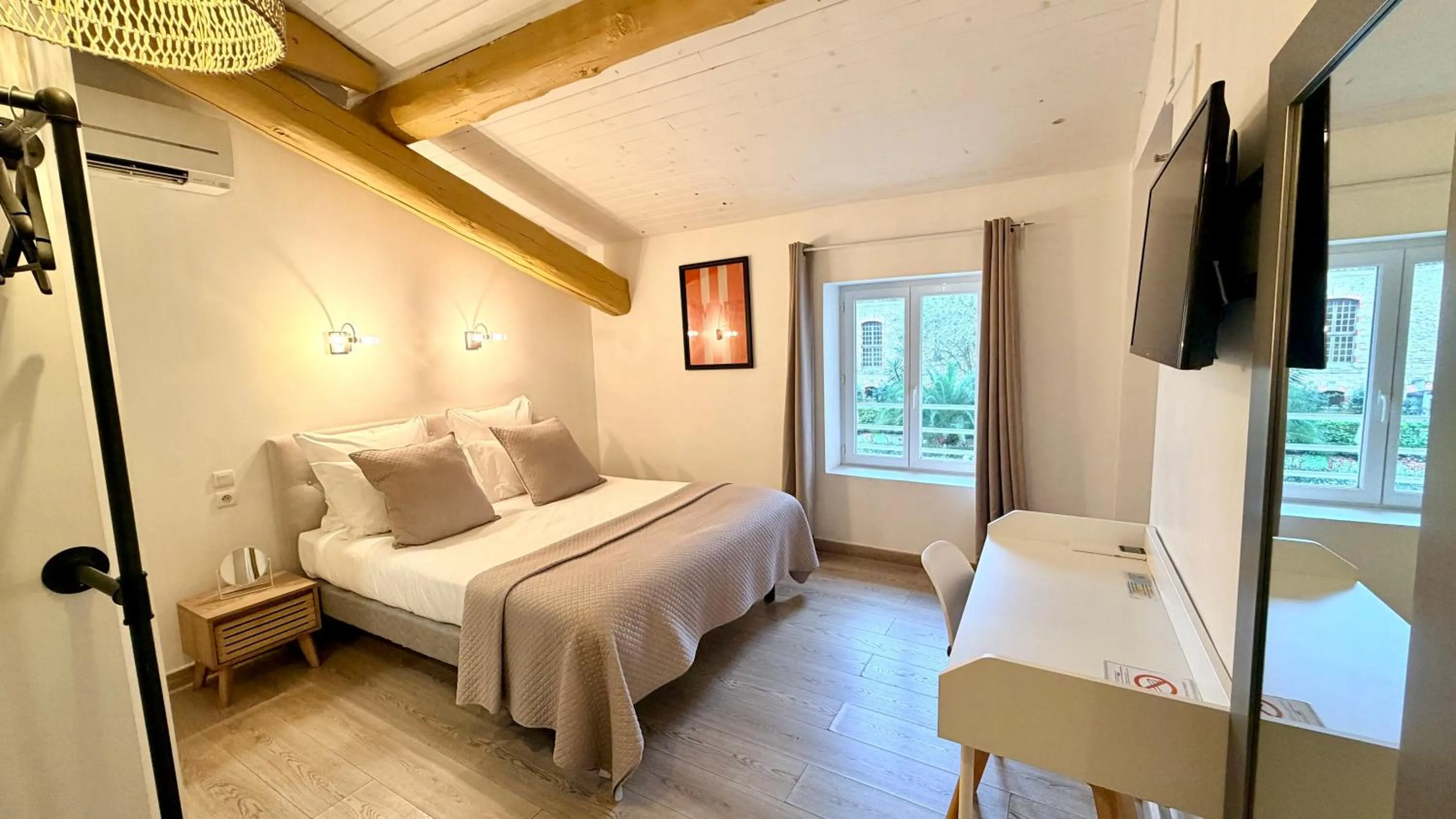 Bed in Hotel Le Galambre