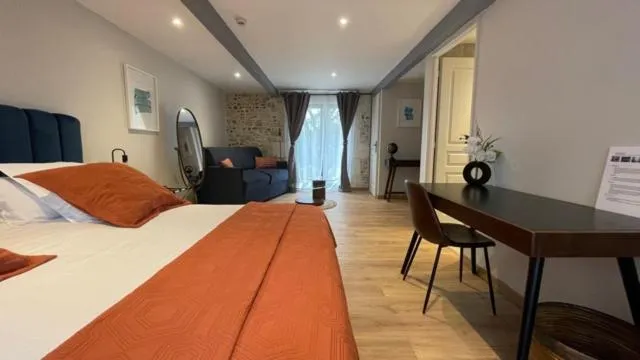 Seating area, Bed in Hotel Mas De Galoffre