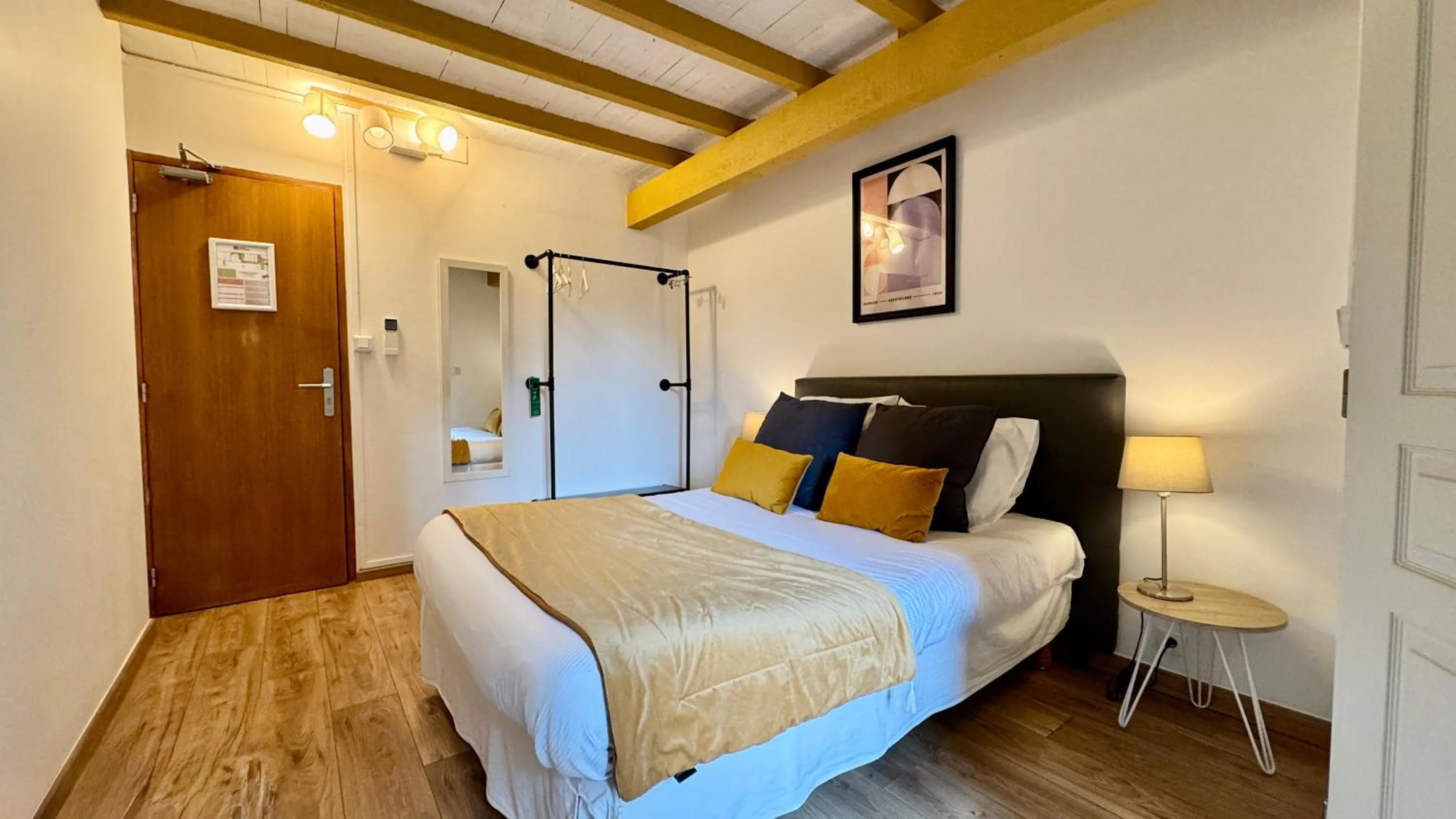 Bed in Hotel Le Galambre