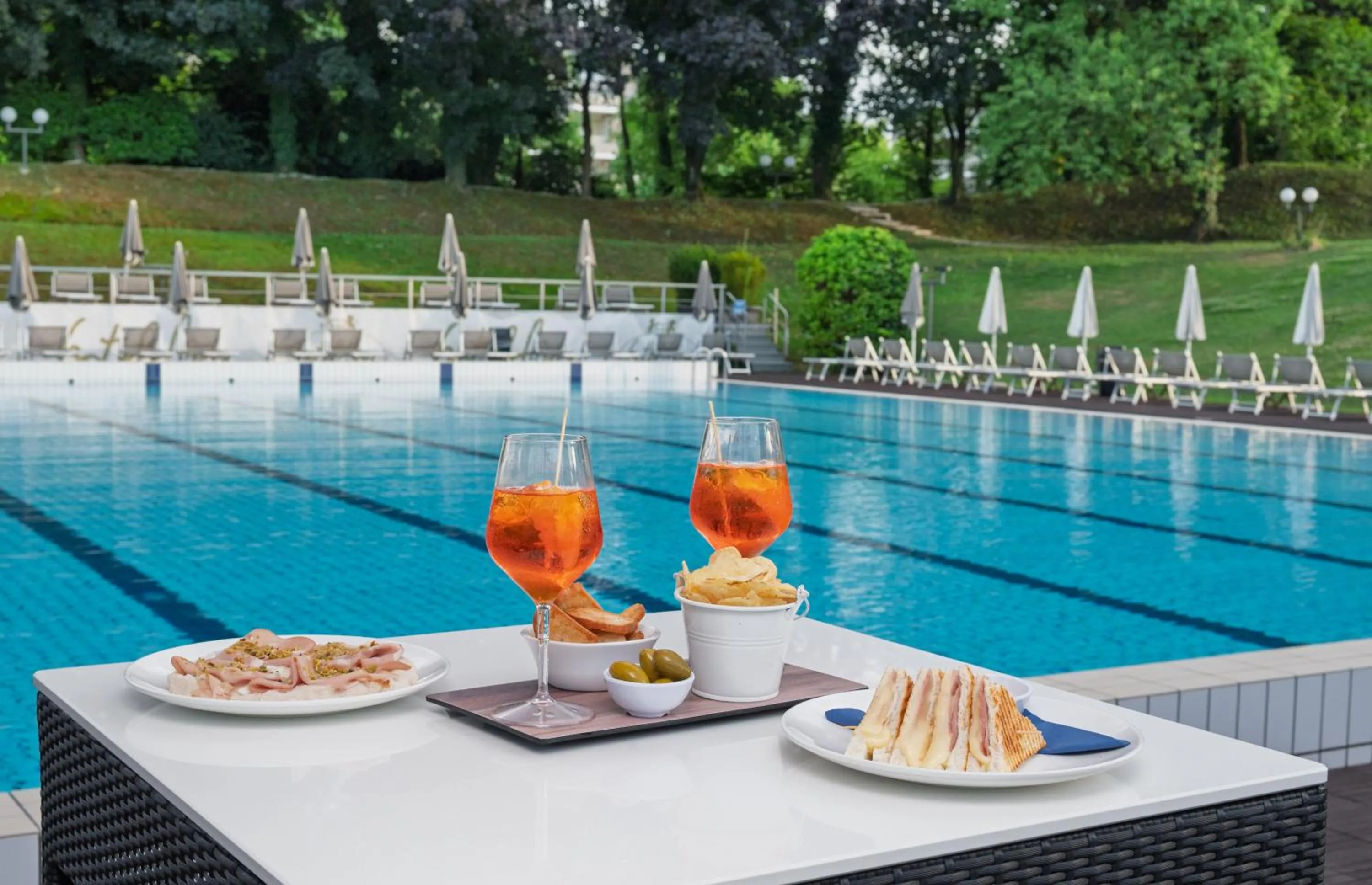 Swimming pool in Hotel Ristorante Fior