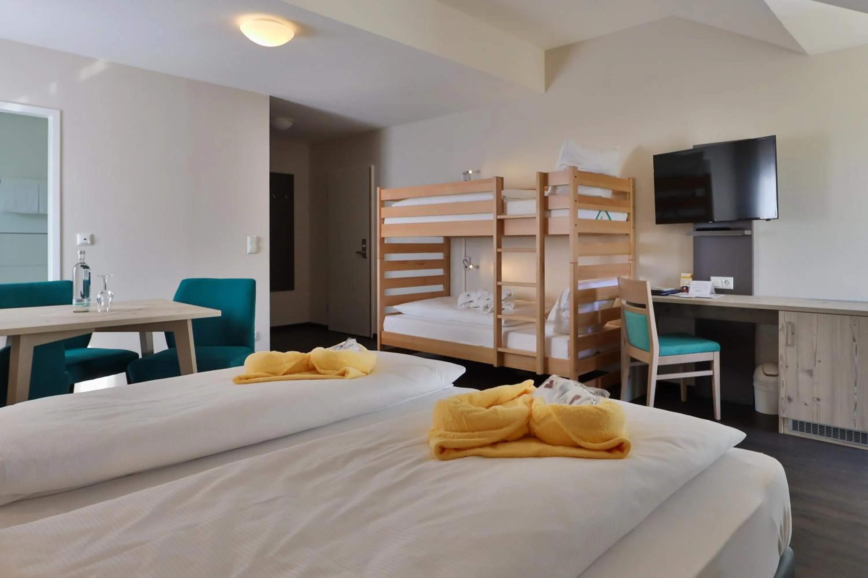 Photo of the whole room, Bed in Sonnenhotel Bayerischer Hof - All Inklusive