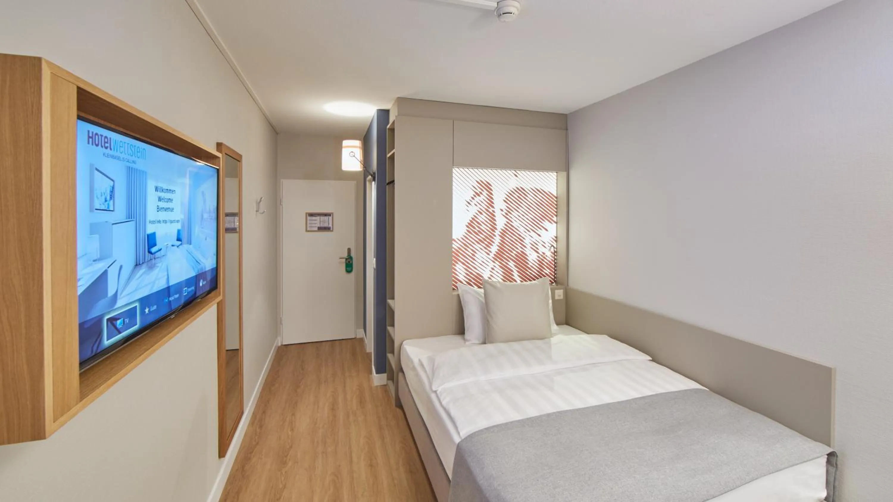 Property building, Bed in Hotel Wettstein