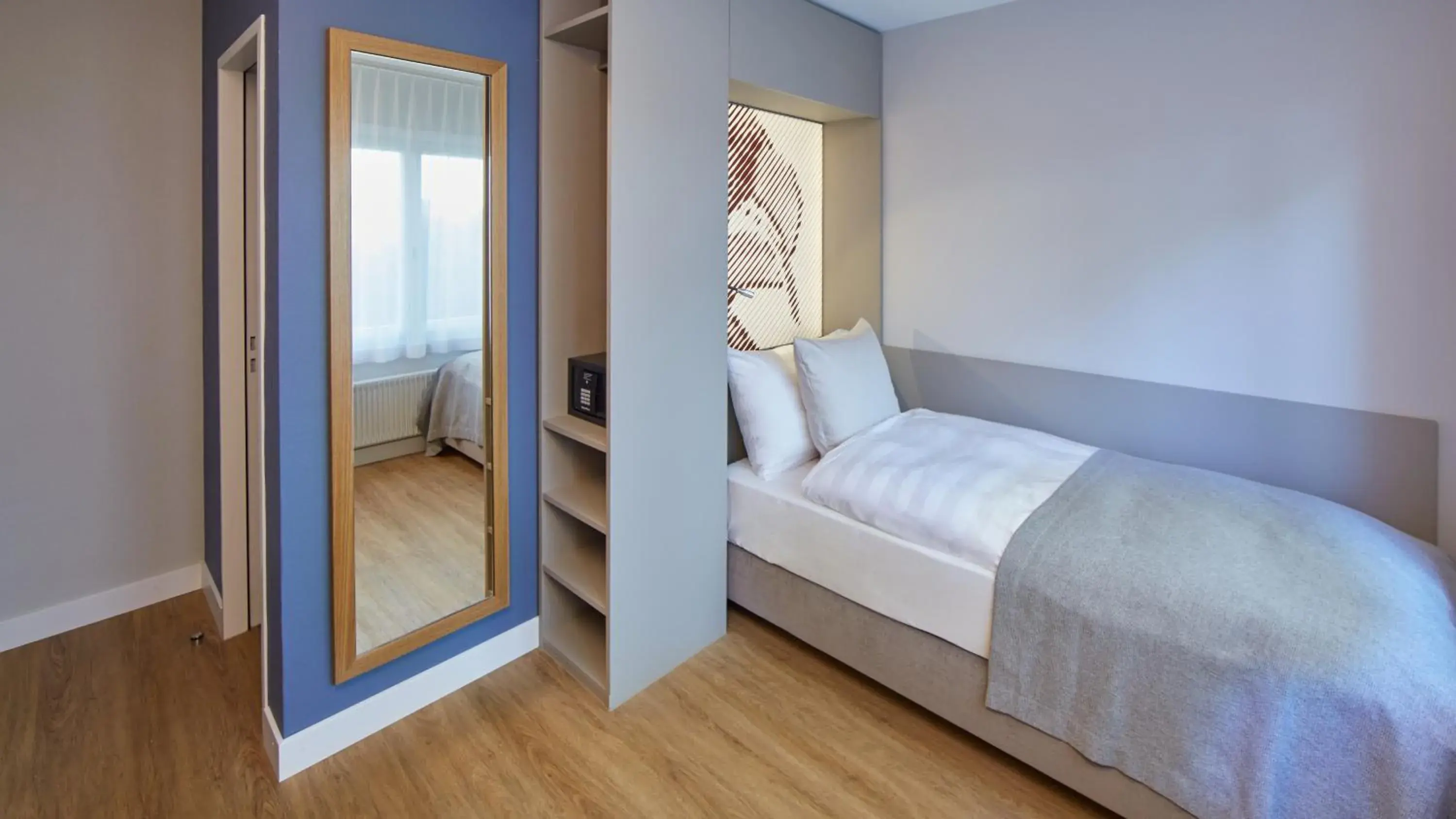 Economy Single Room in Hotel Wettstein Economy Single Room in Hotel Wettstein