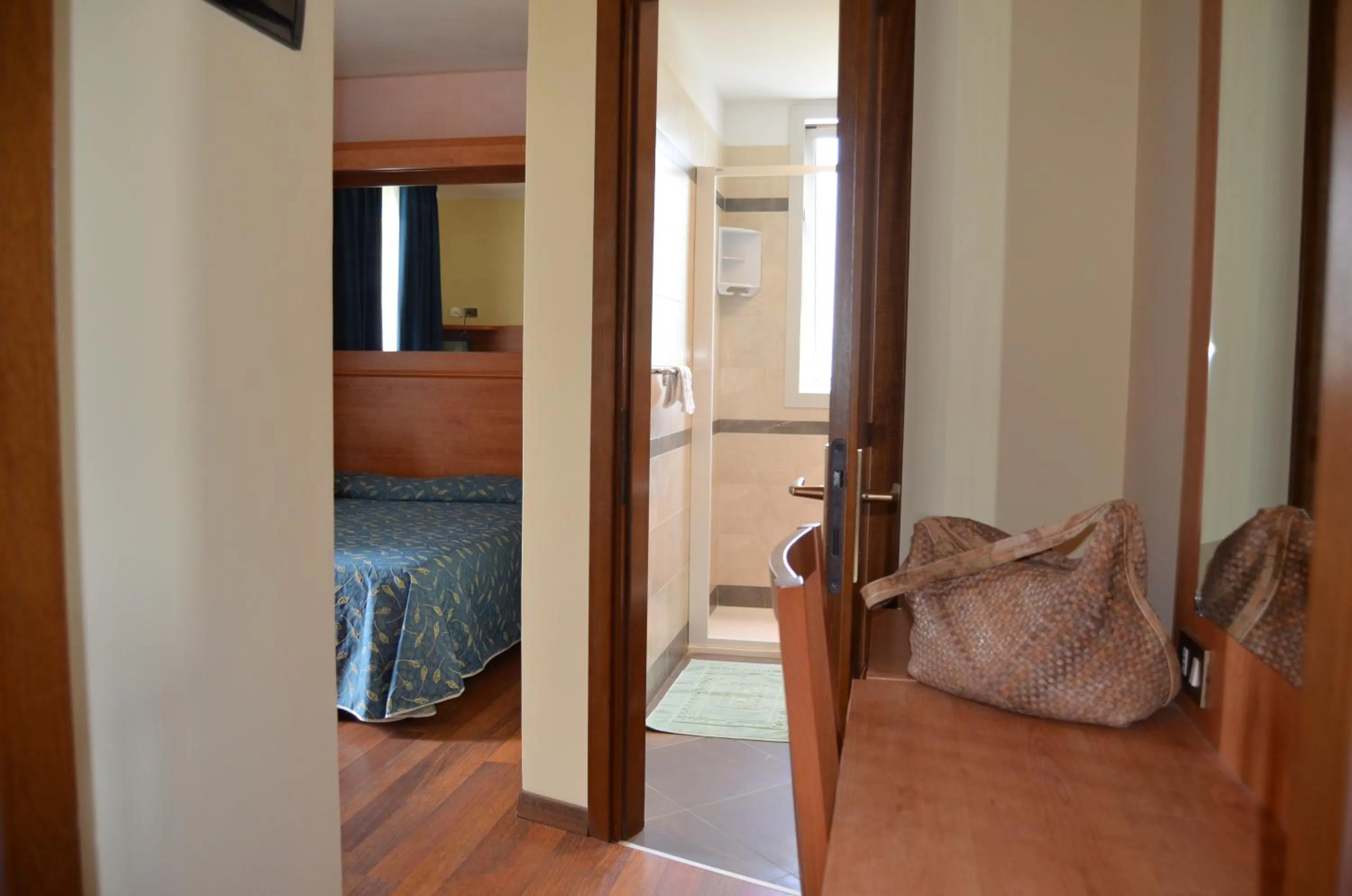 Bathroom, Bed in Park Hotel Perù ***S