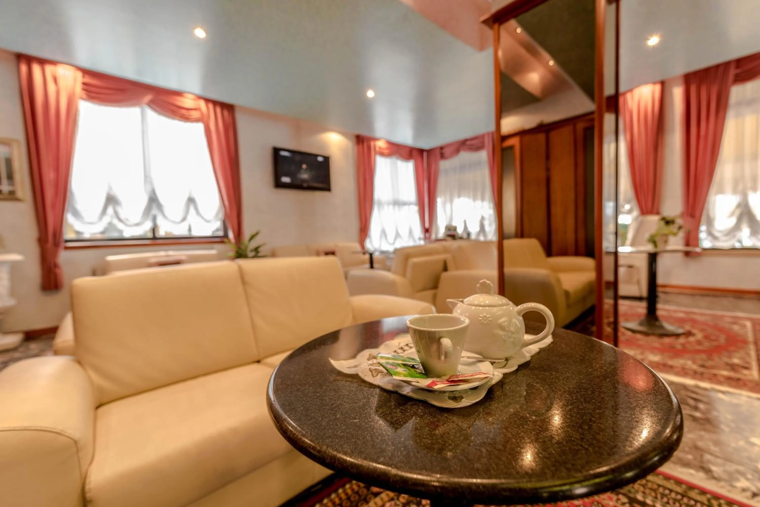 Communal lounge/ TV room in Park Hotel Perù ***S