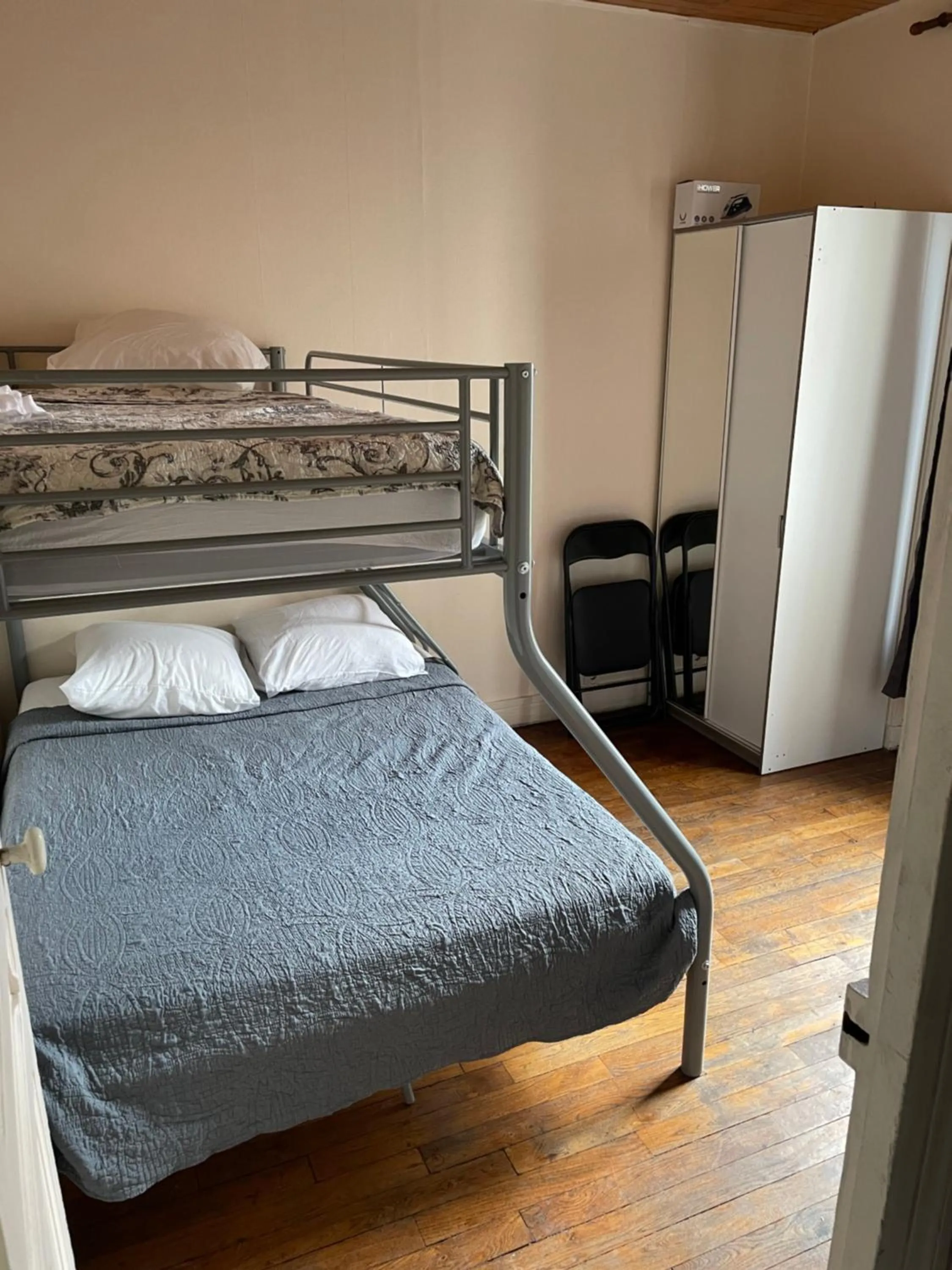 bunk bed, Bed in RENT APPART - Colombes