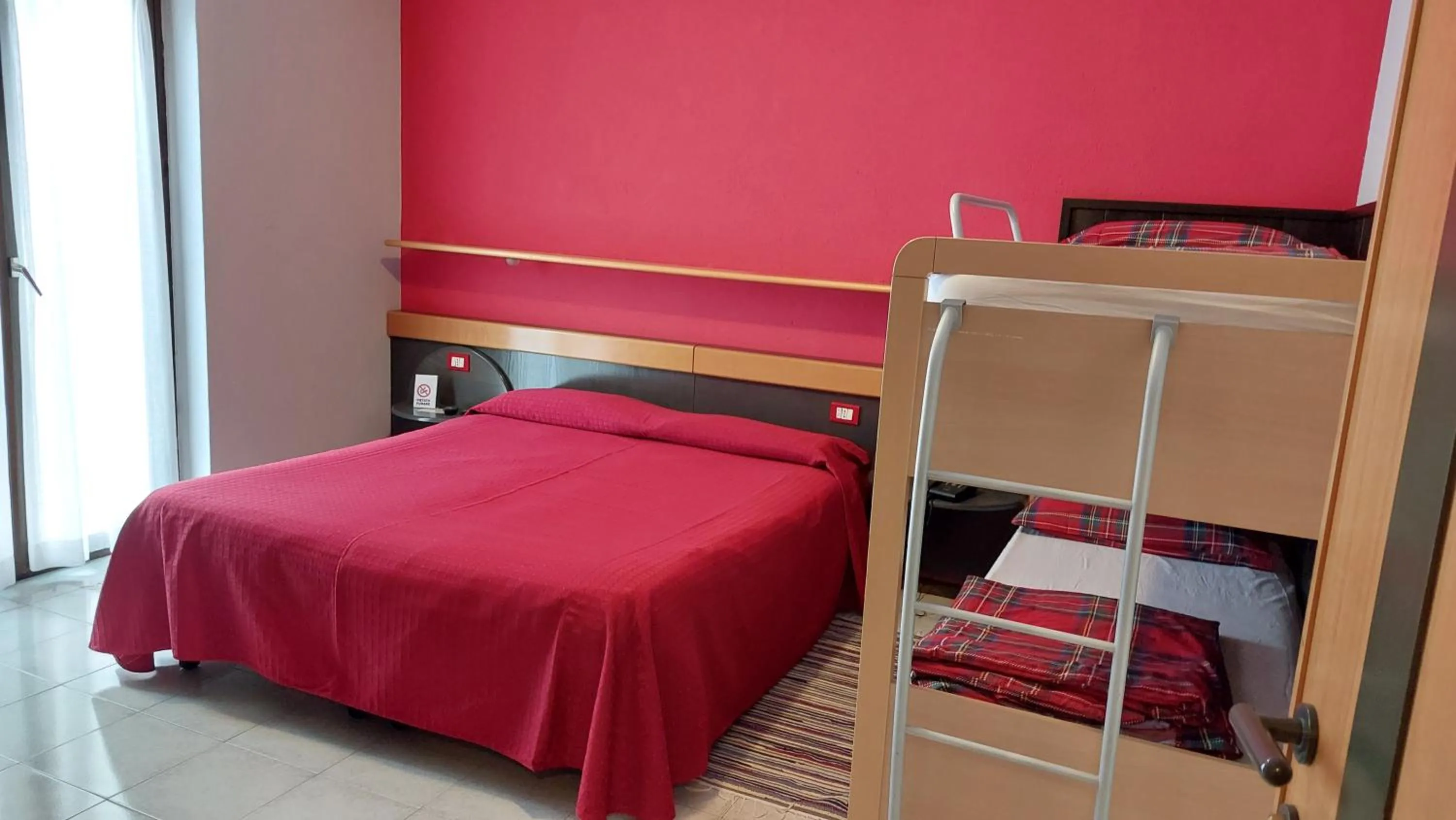 bunk bed, Bed in Hotel La Lanterna