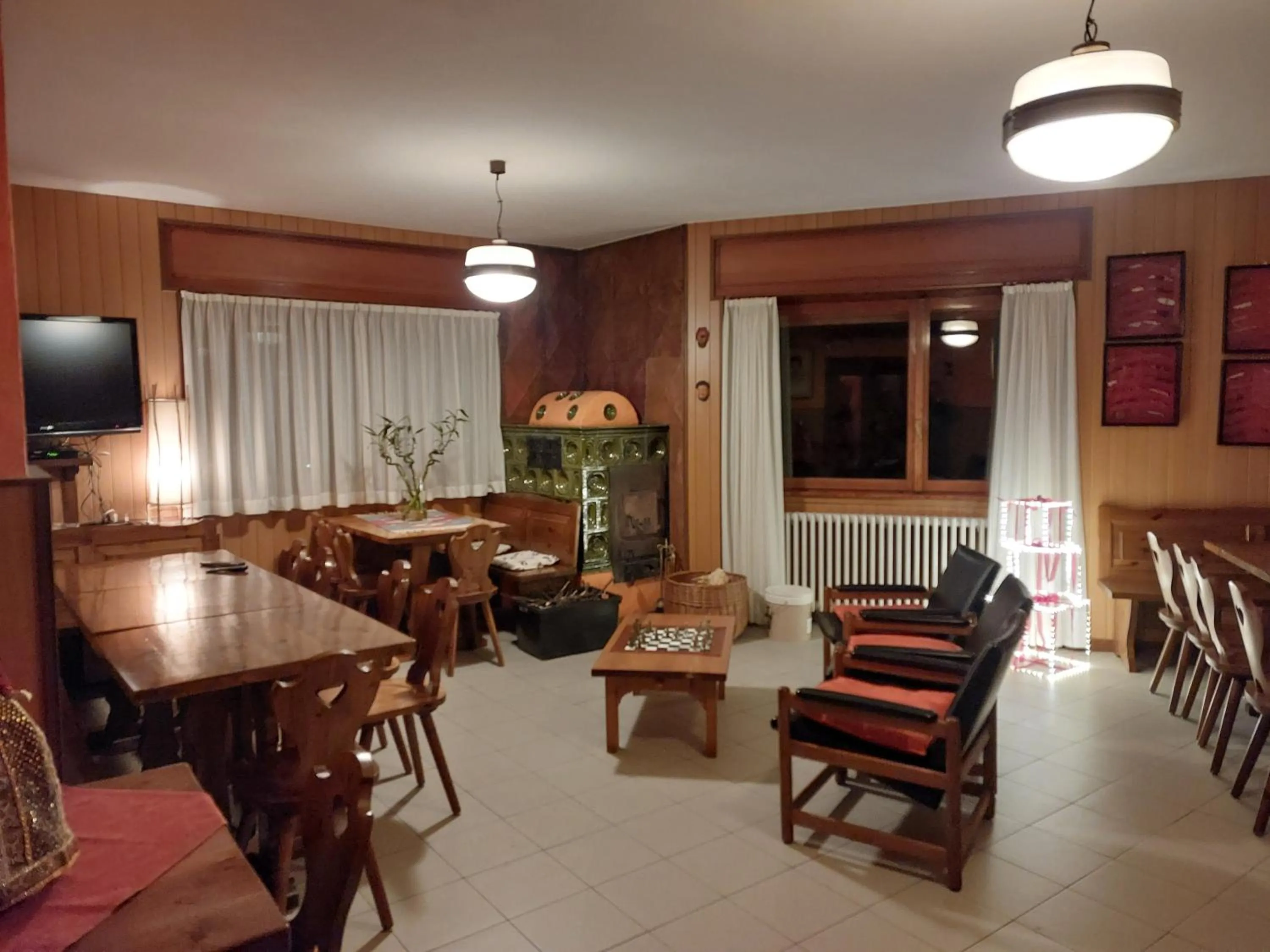 Communal lounge/ TV room in Hotel La Lanterna