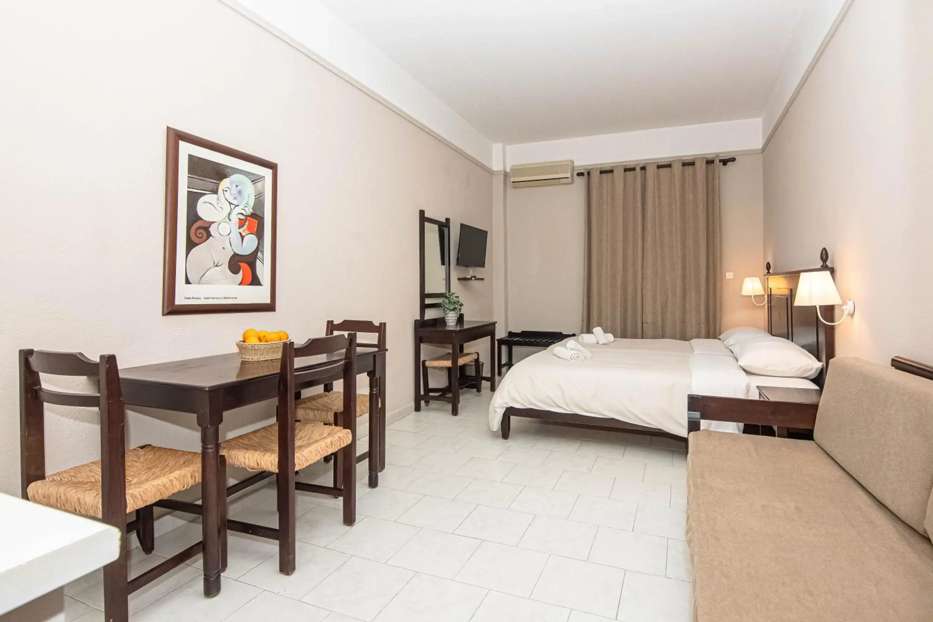 Deluxe Twin Room in Talos Hotel Apartments Deluxe Twin Room in Talos Hotel Apartments