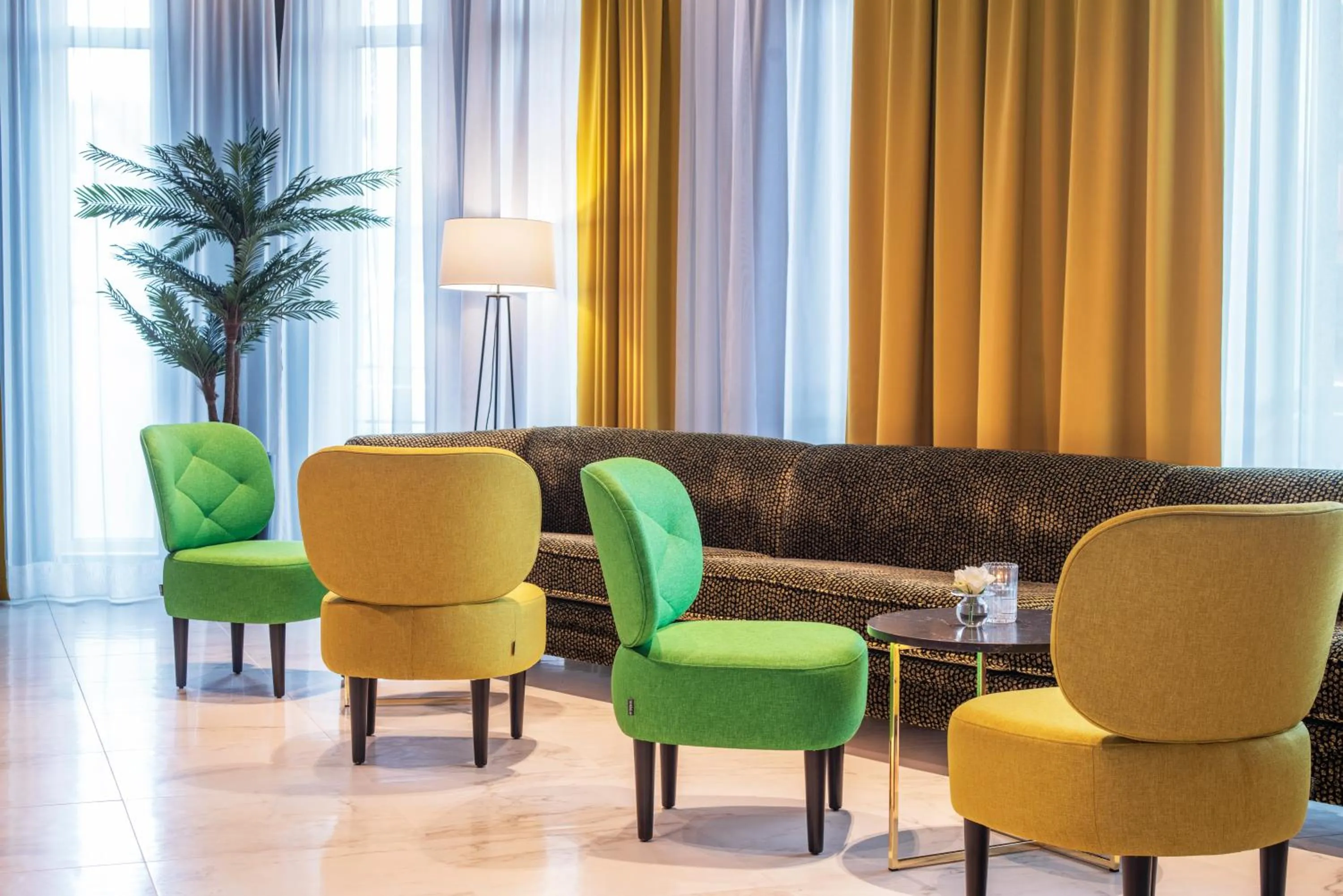 Communal lounge/ TV room in Thon Hotel Harstad