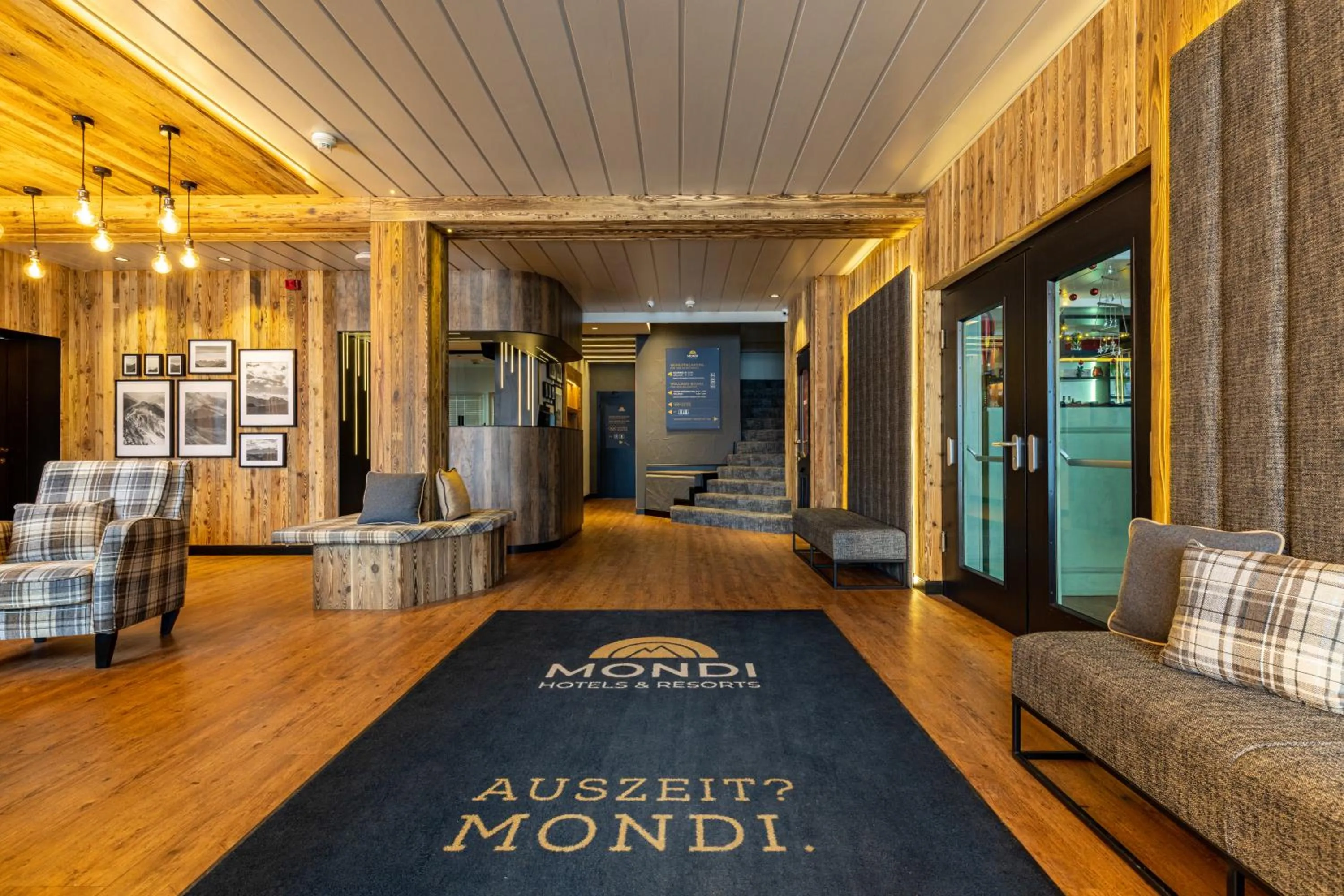 Lobby or reception in MONDI Hotel Axams