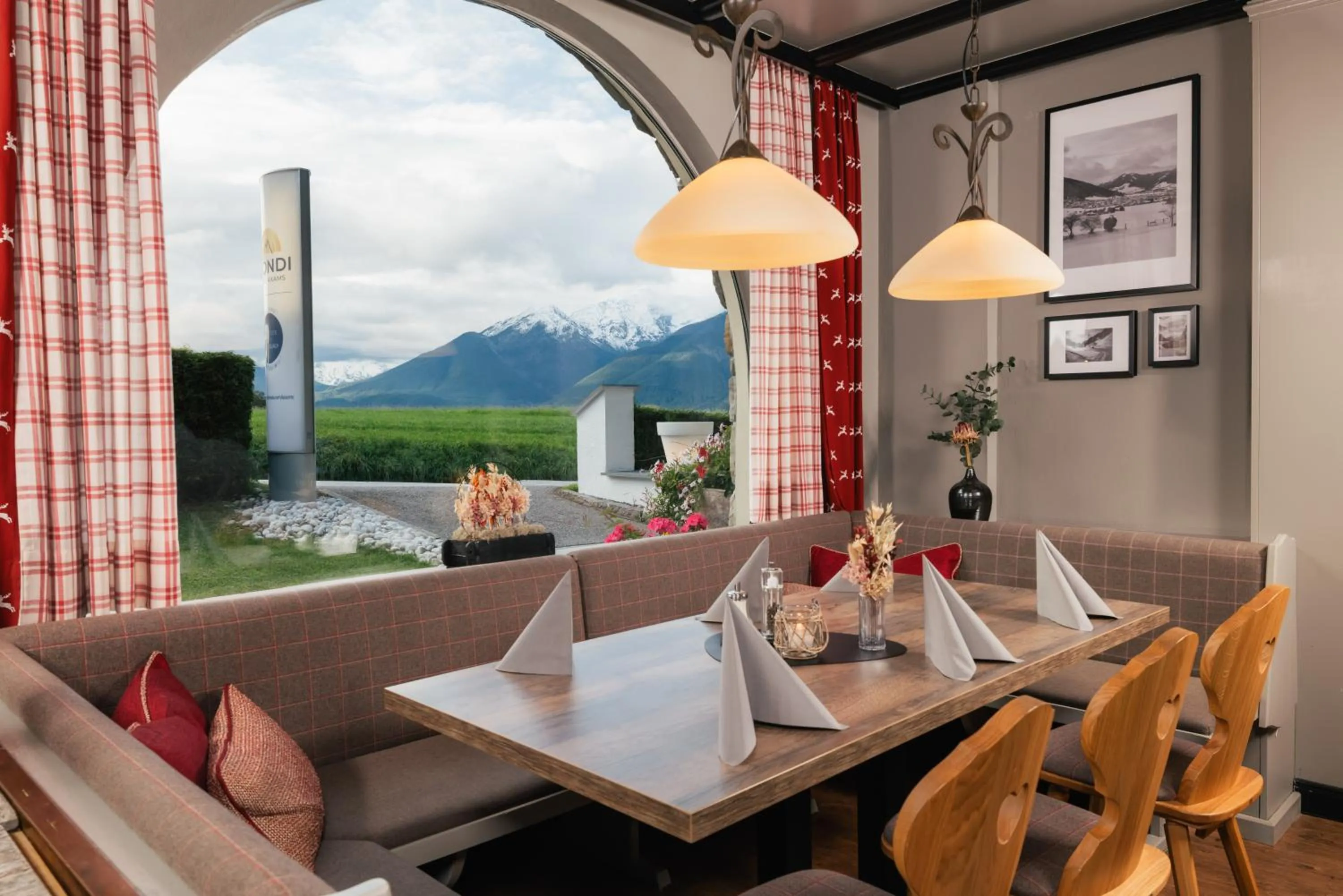 Restaurant/places to eat in MONDI Hotel Axams