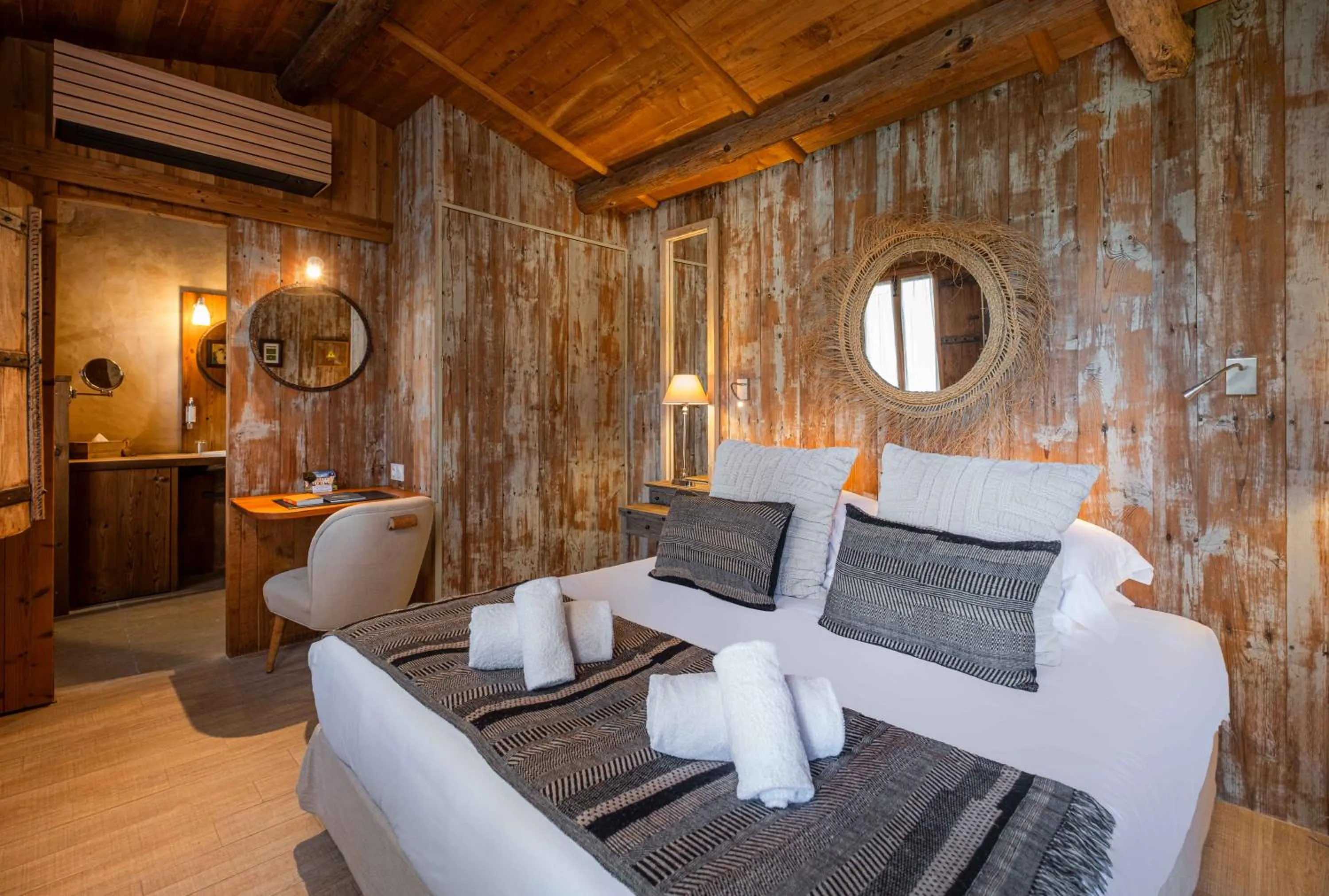 Bedroom in La Baronnie Hôtel & Spa - Teritoria