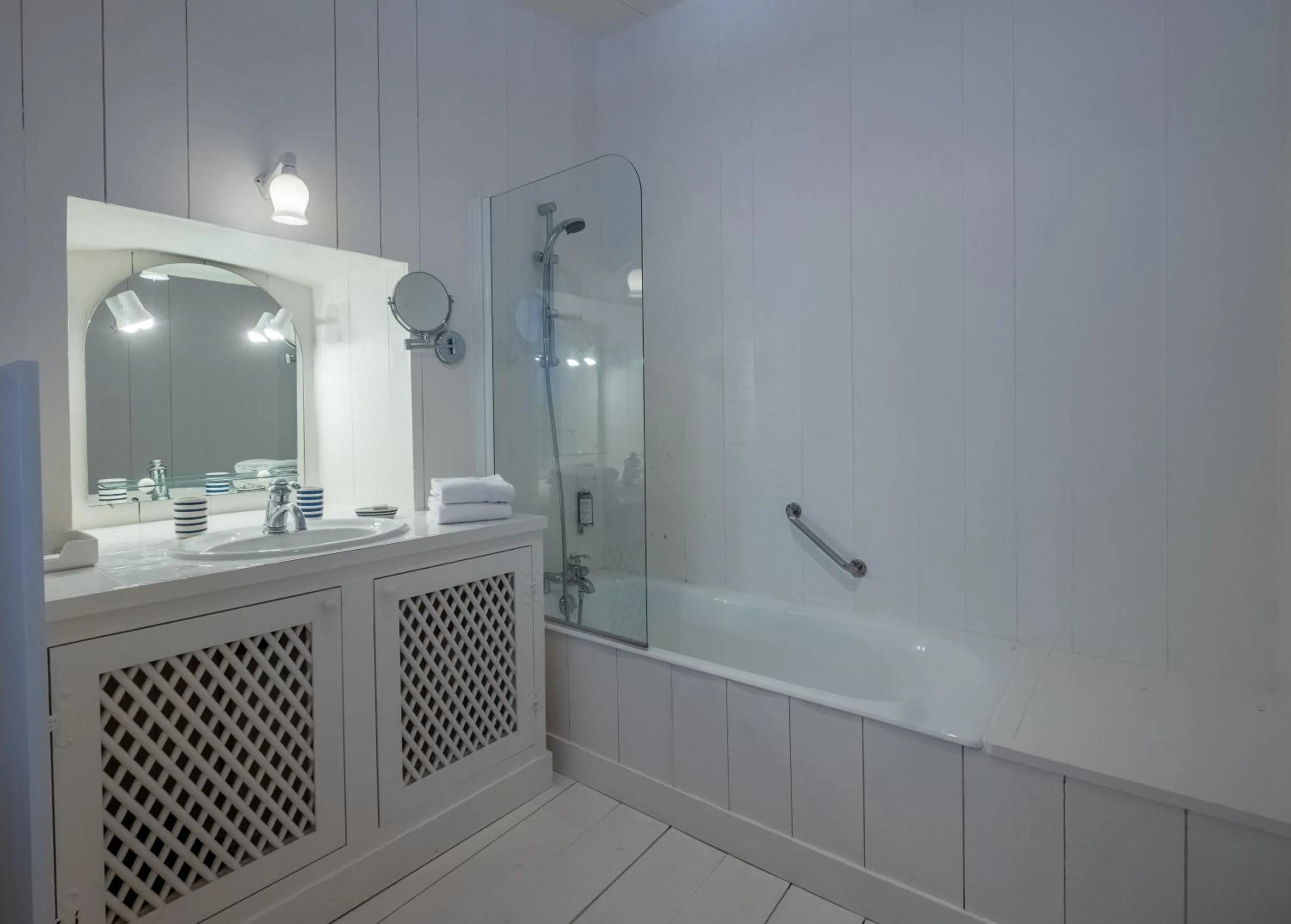 Bathroom in La Baronnie Hôtel & Spa - Teritoria