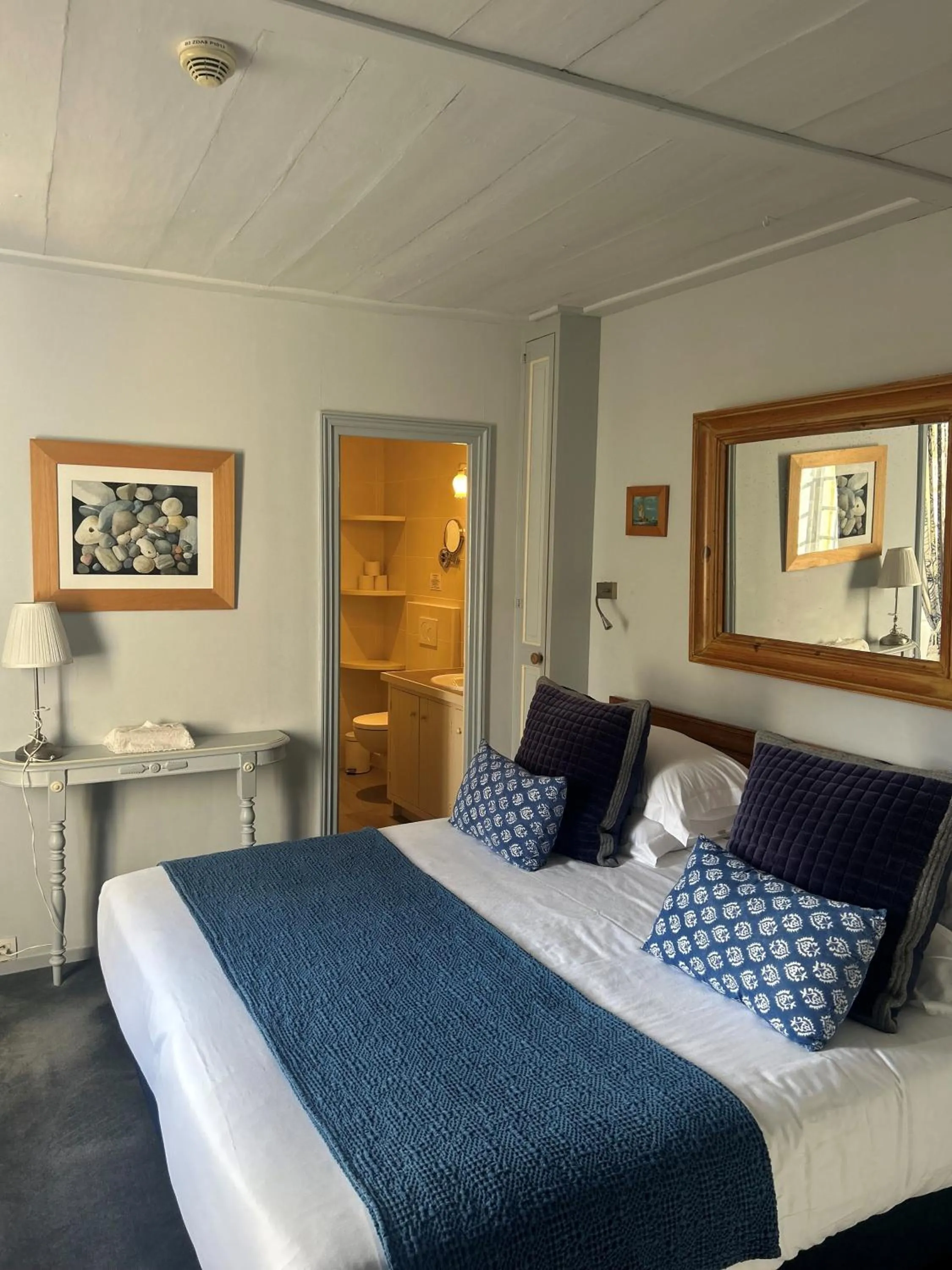 Family Room (2 Adults + 1 Child) in La Baronnie Hôtel & Spa - Teritoria