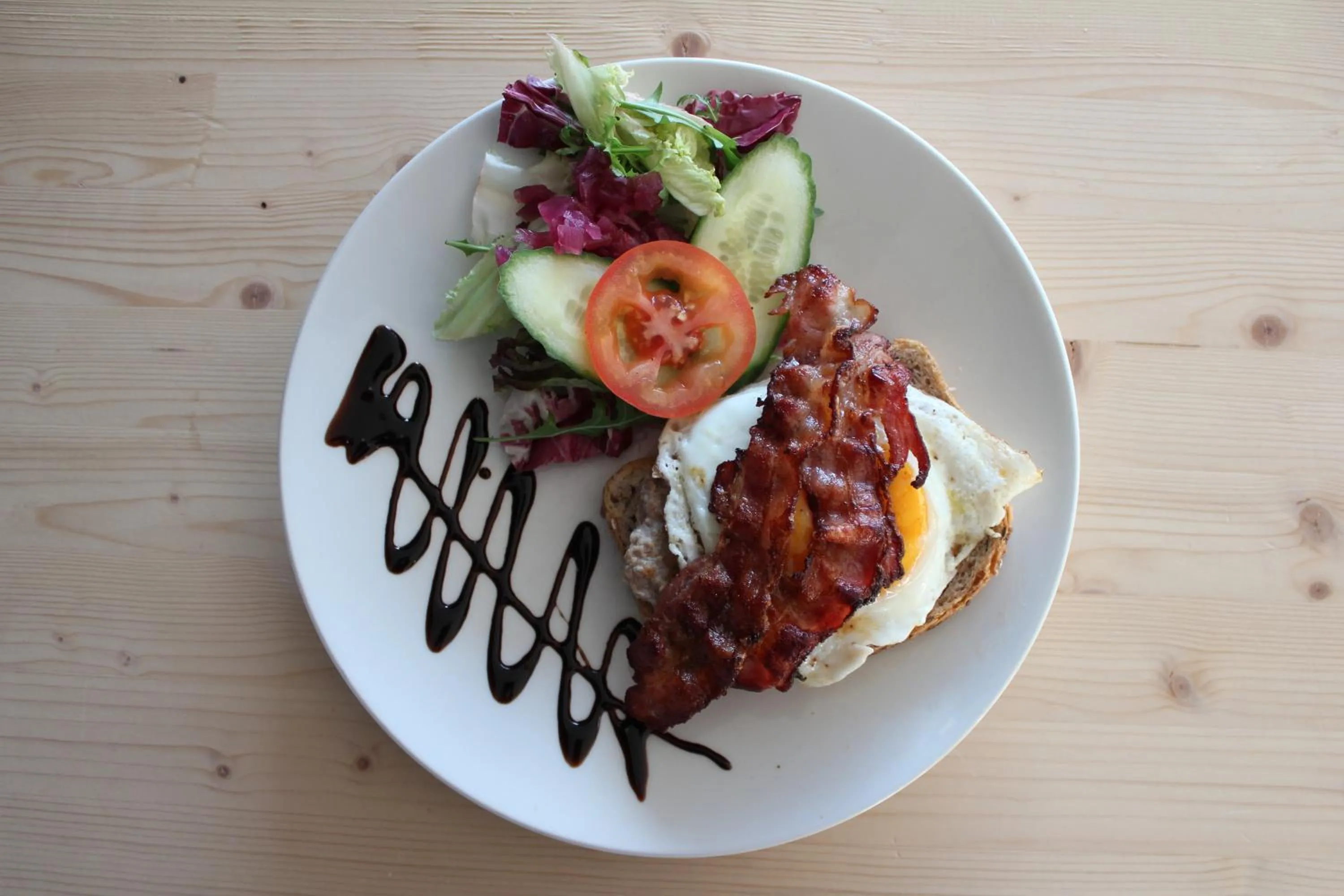 Restaurant/places to eat in Vikingskipet Hotell