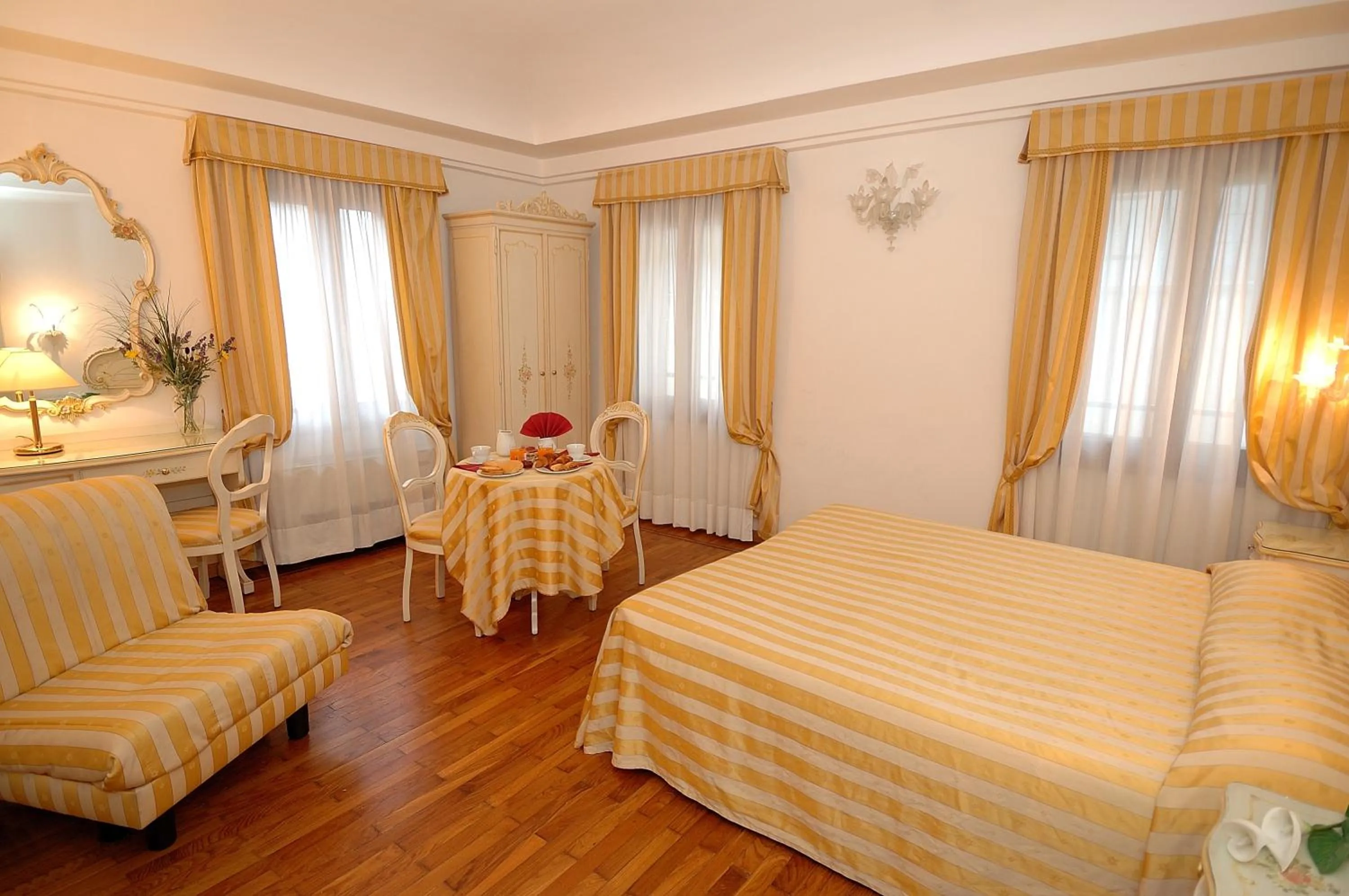 Superior Double or Twin Room with City View in Casa Sul Molo