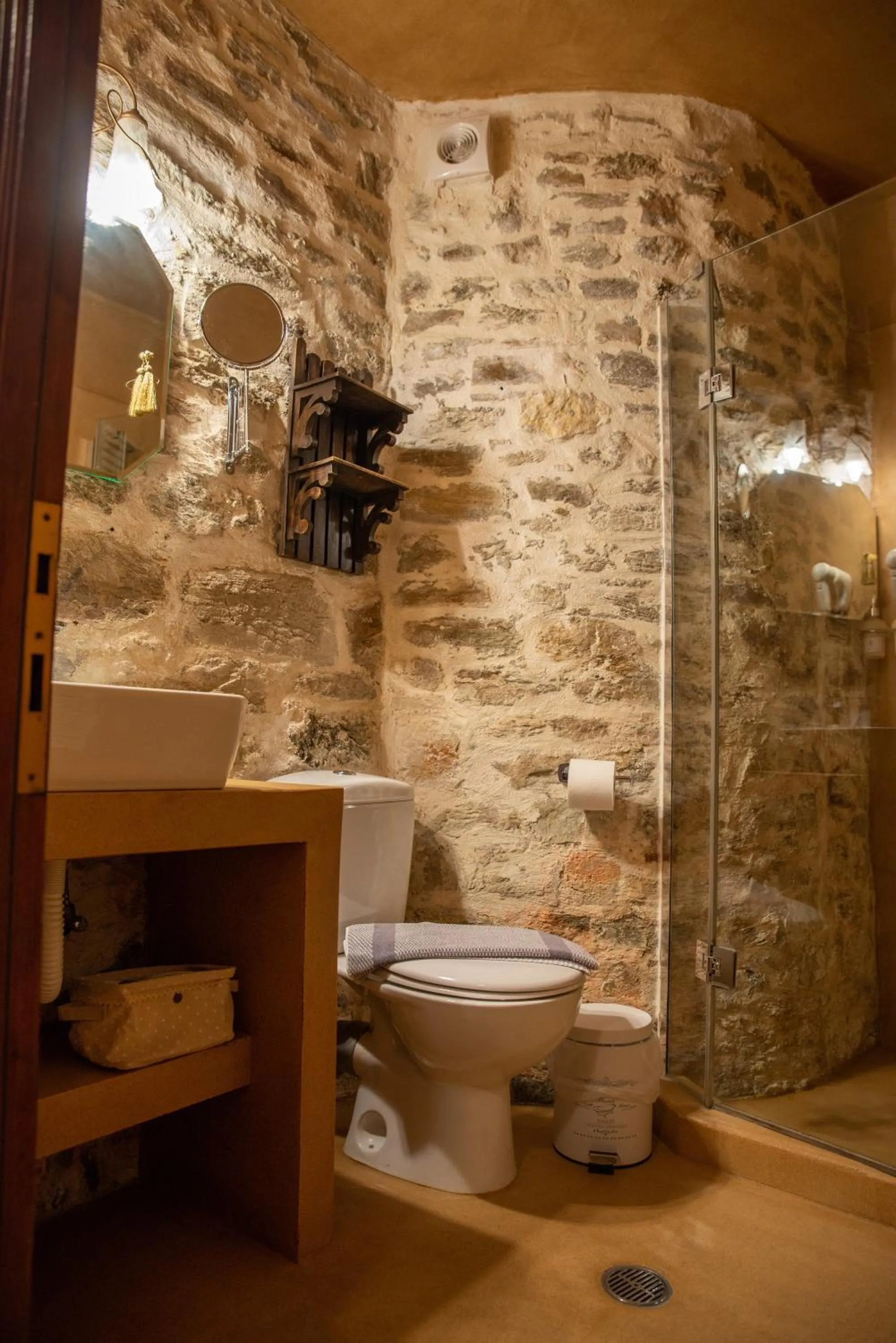 Shower in Archontiko Stamou