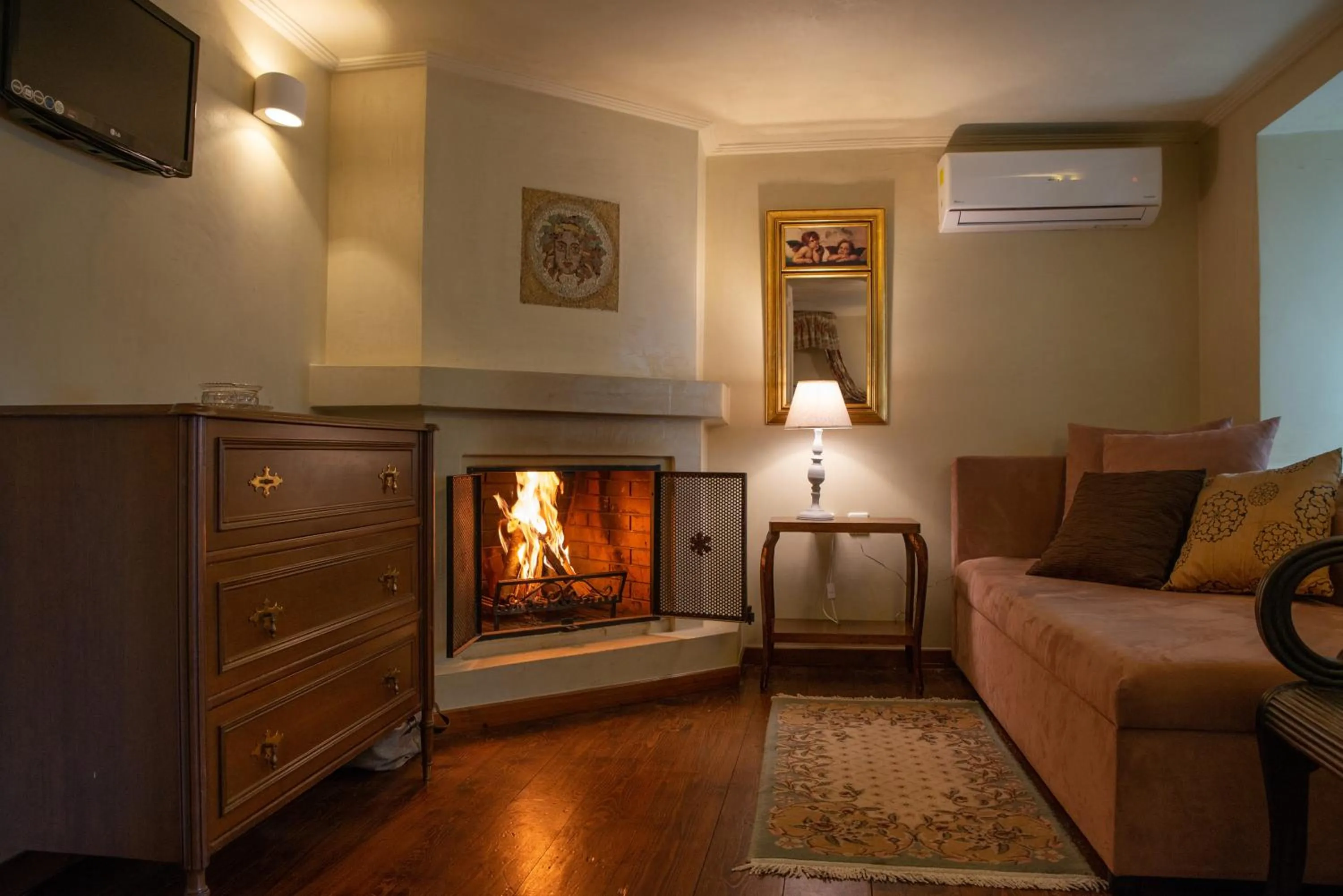 TV and multimedia in Archontiko Stamou