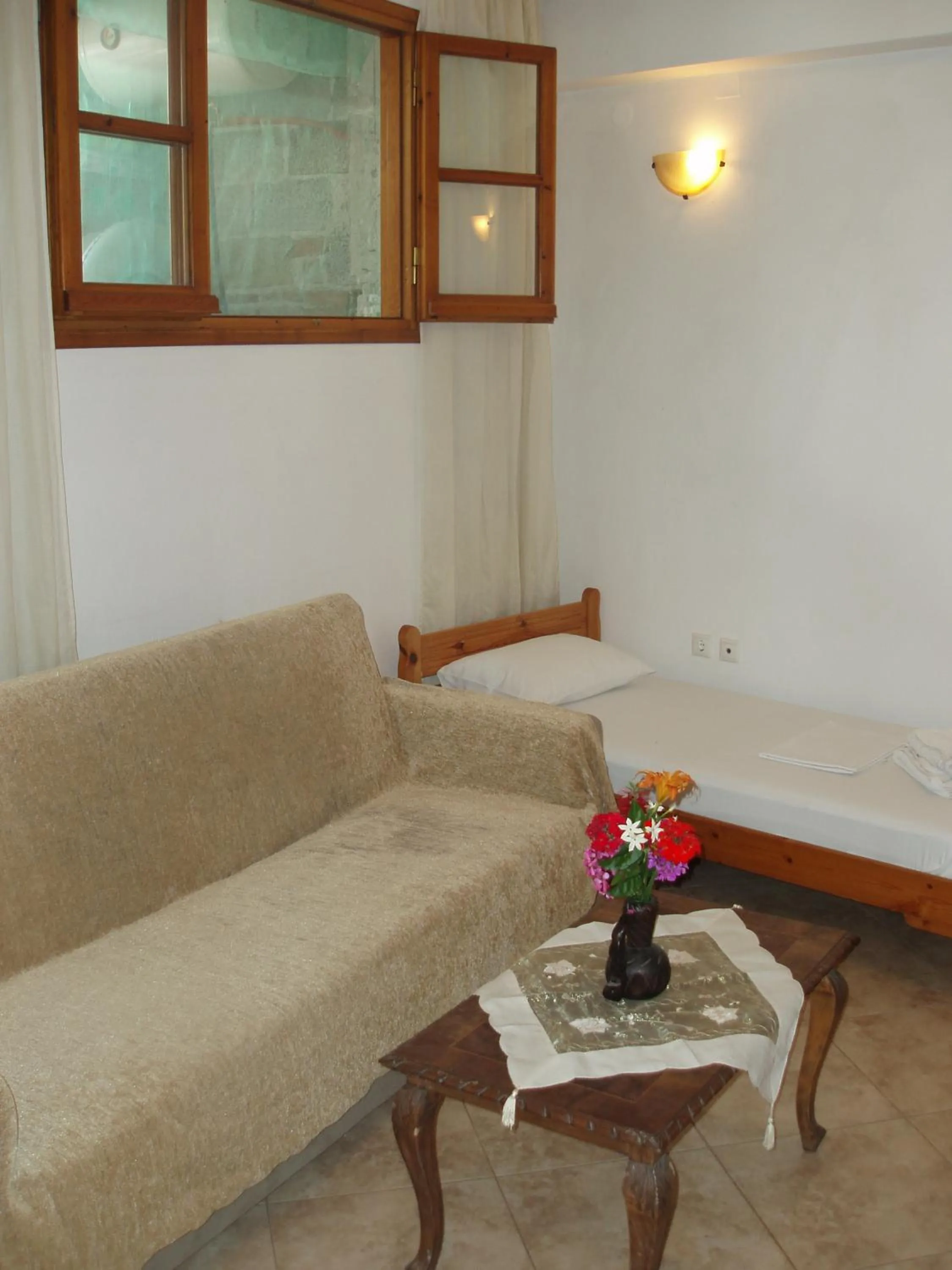 Living room, Bed in Hellen Studios