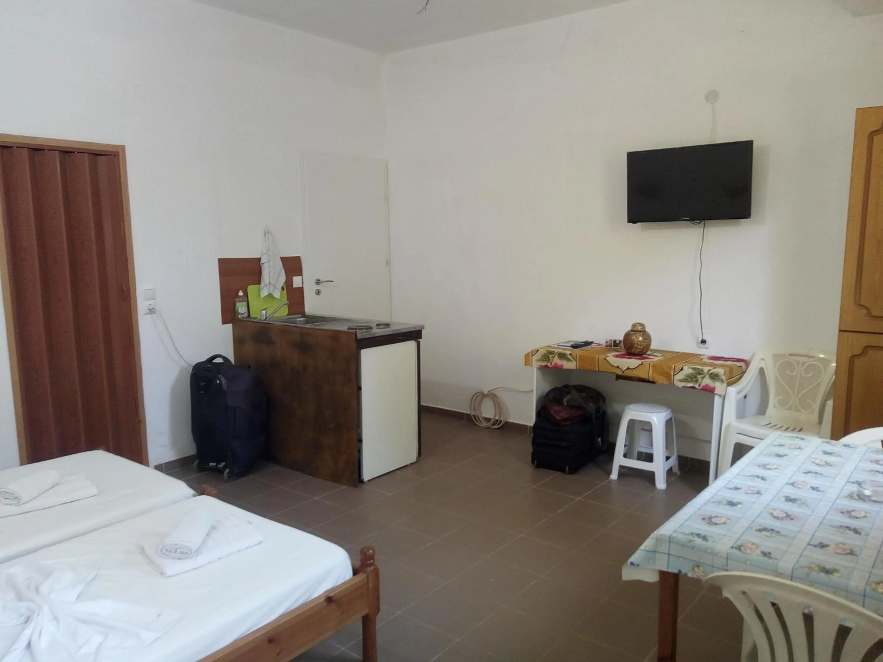 Photo of the whole room, Bed in Hellen Studios