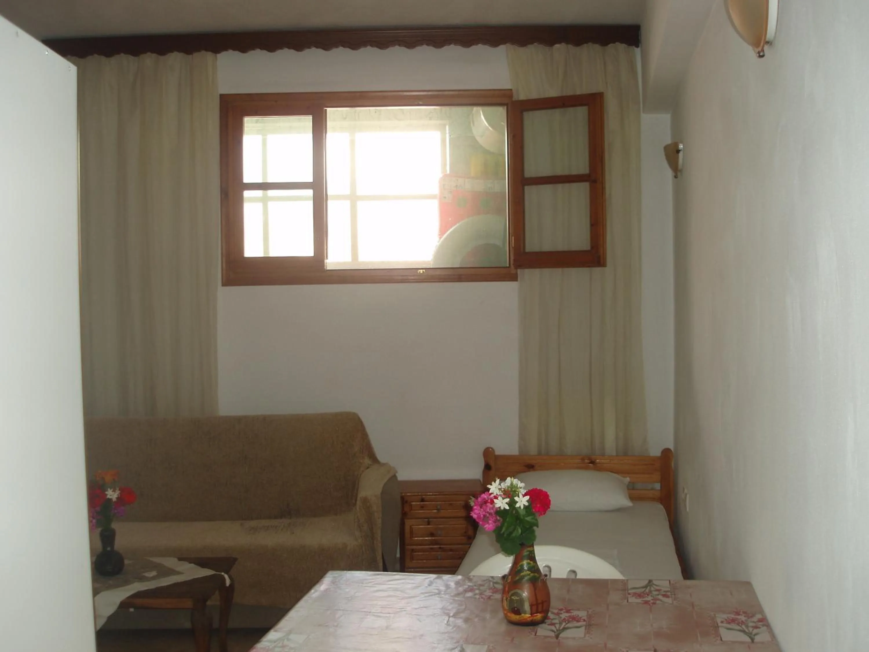 Photo of the whole room in Hellen Studios