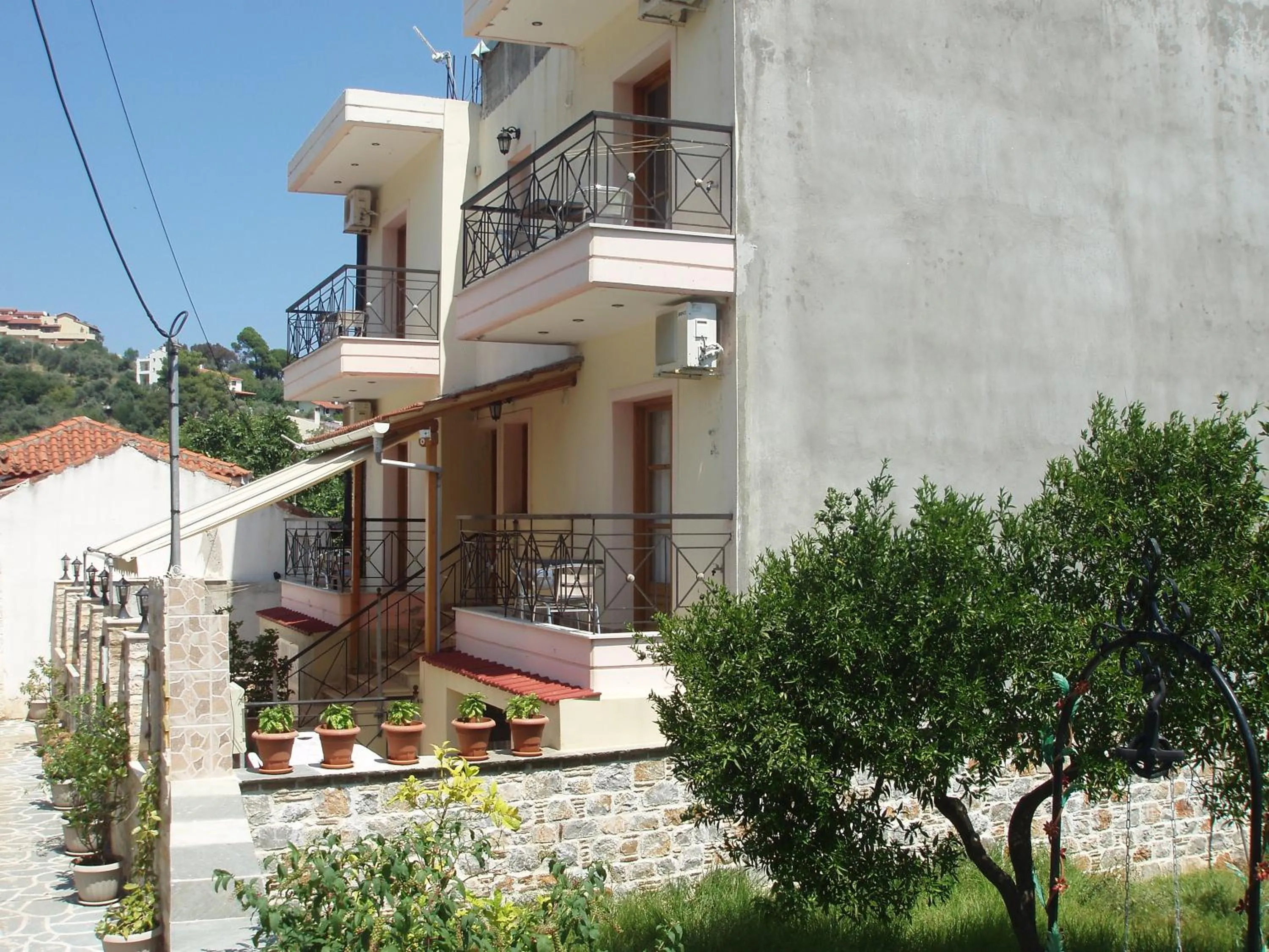 Area and facilities in Hellen Studios