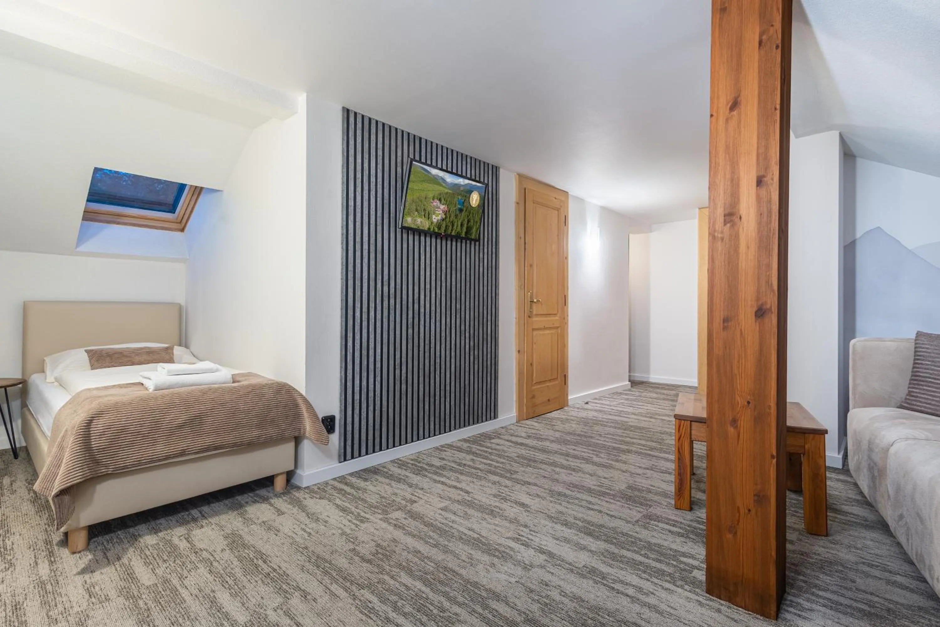 Property building, Bed in Hotel Mikulášska Chata