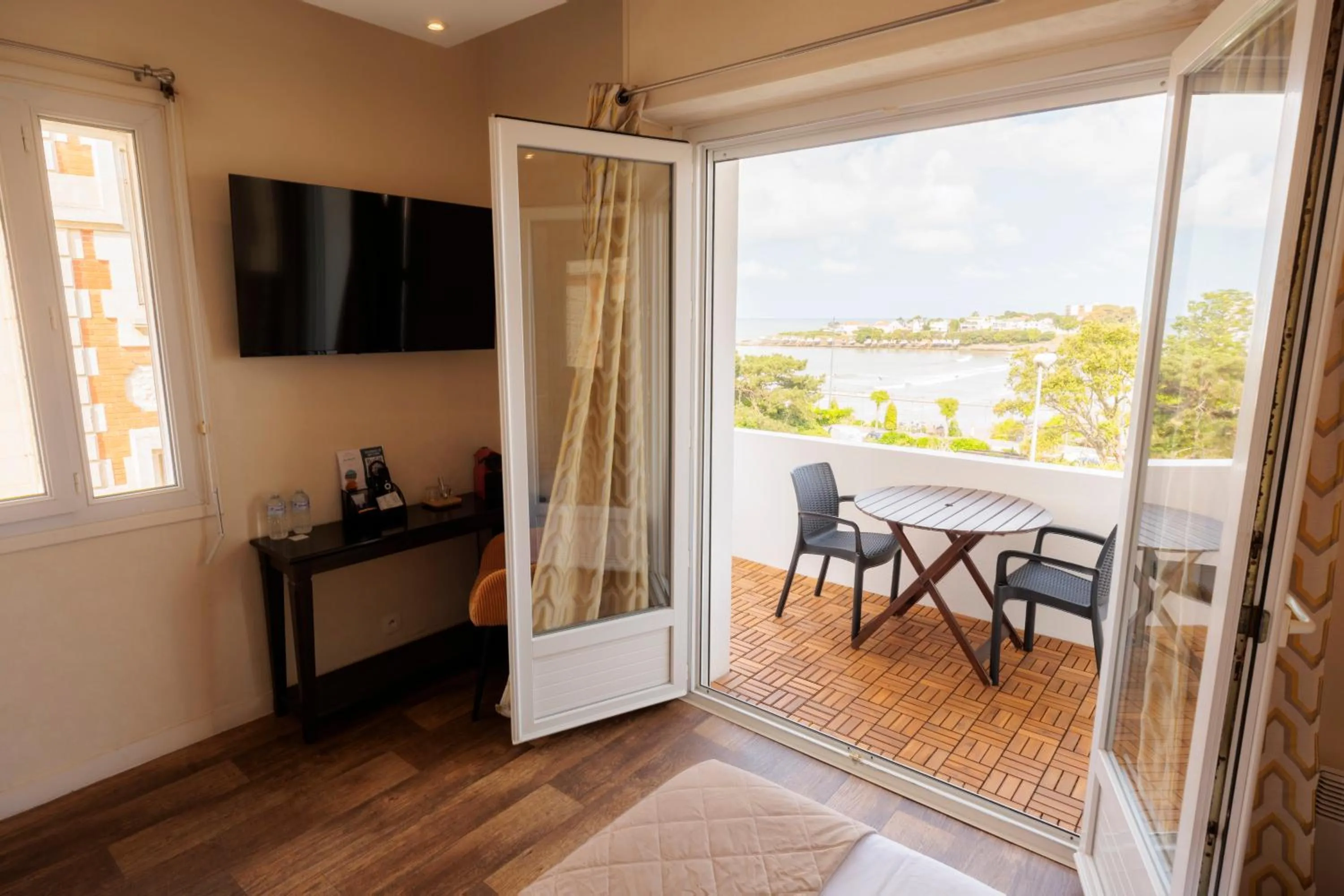 Property building in Hotel Belle Vue Royan