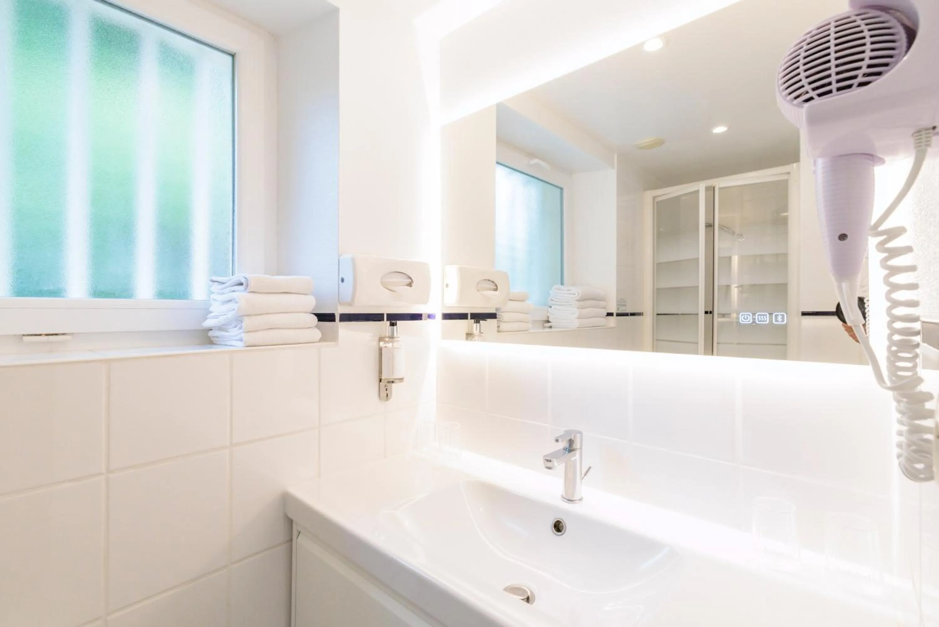 Bathroom in Hotel Belle Vue Royan