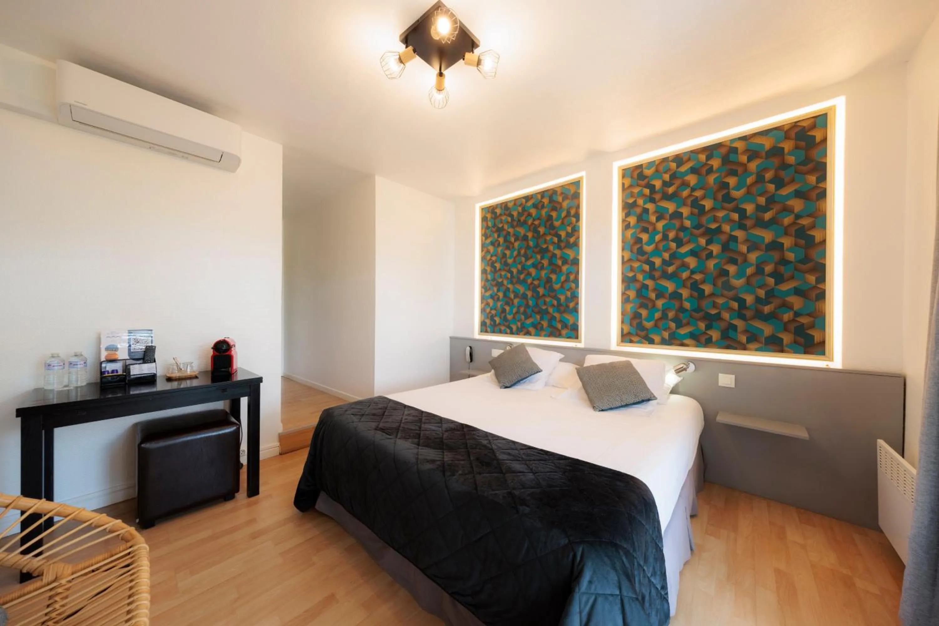 Bed in Hotel Belle Vue Royan