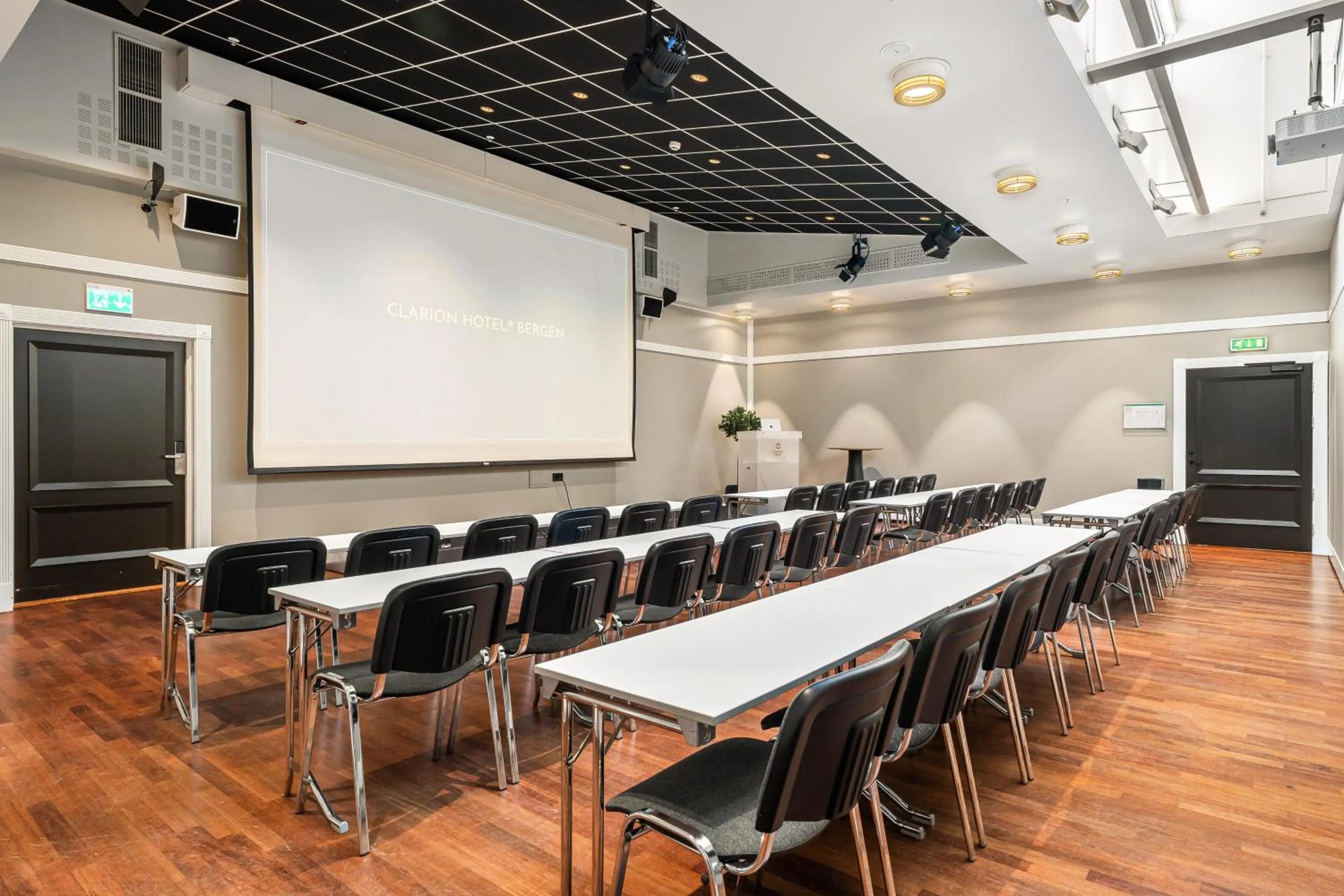 Meeting/conference room in Home Hotel Bryggen