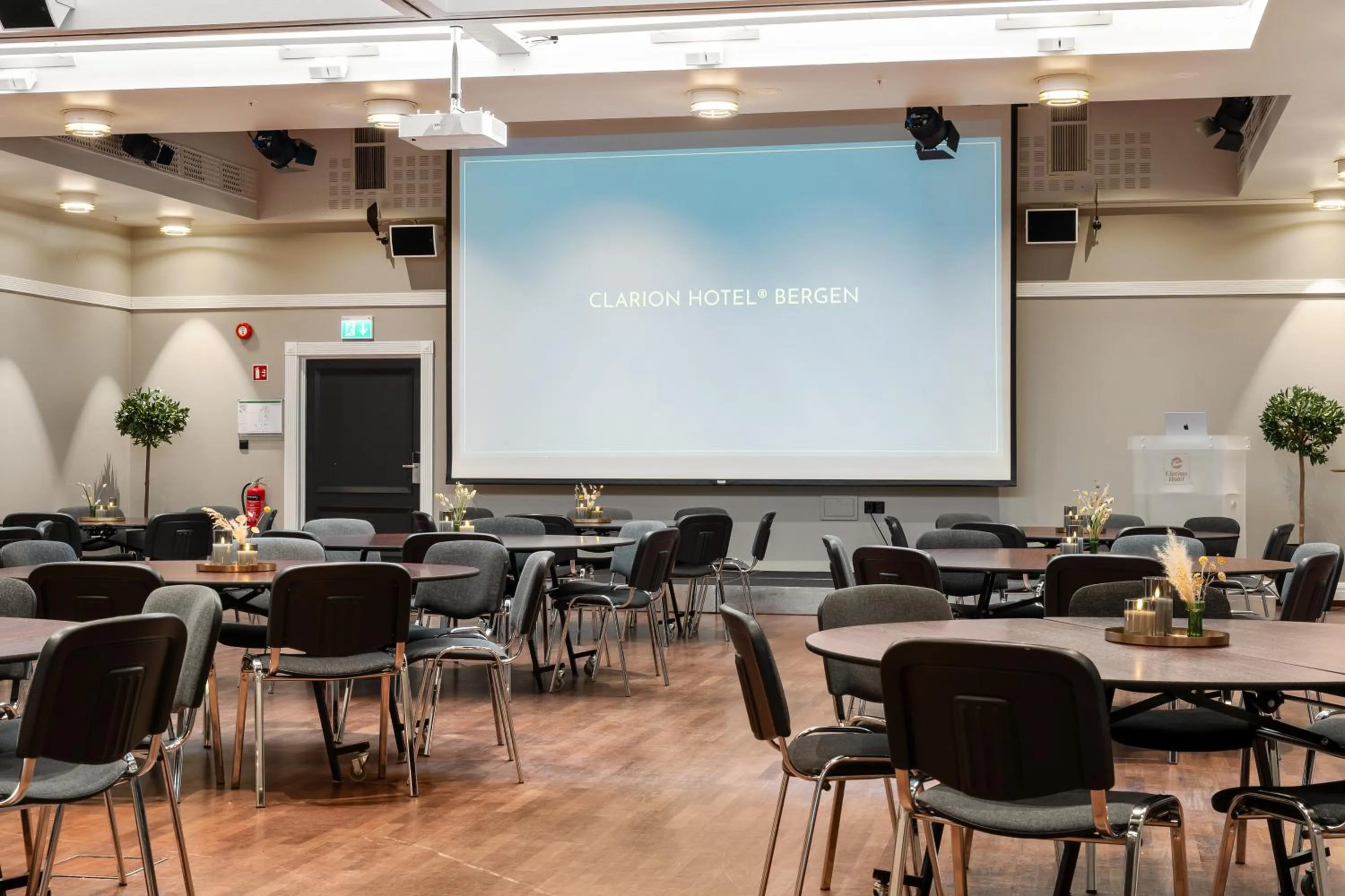 Meeting/conference room in Home Hotel Bryggen