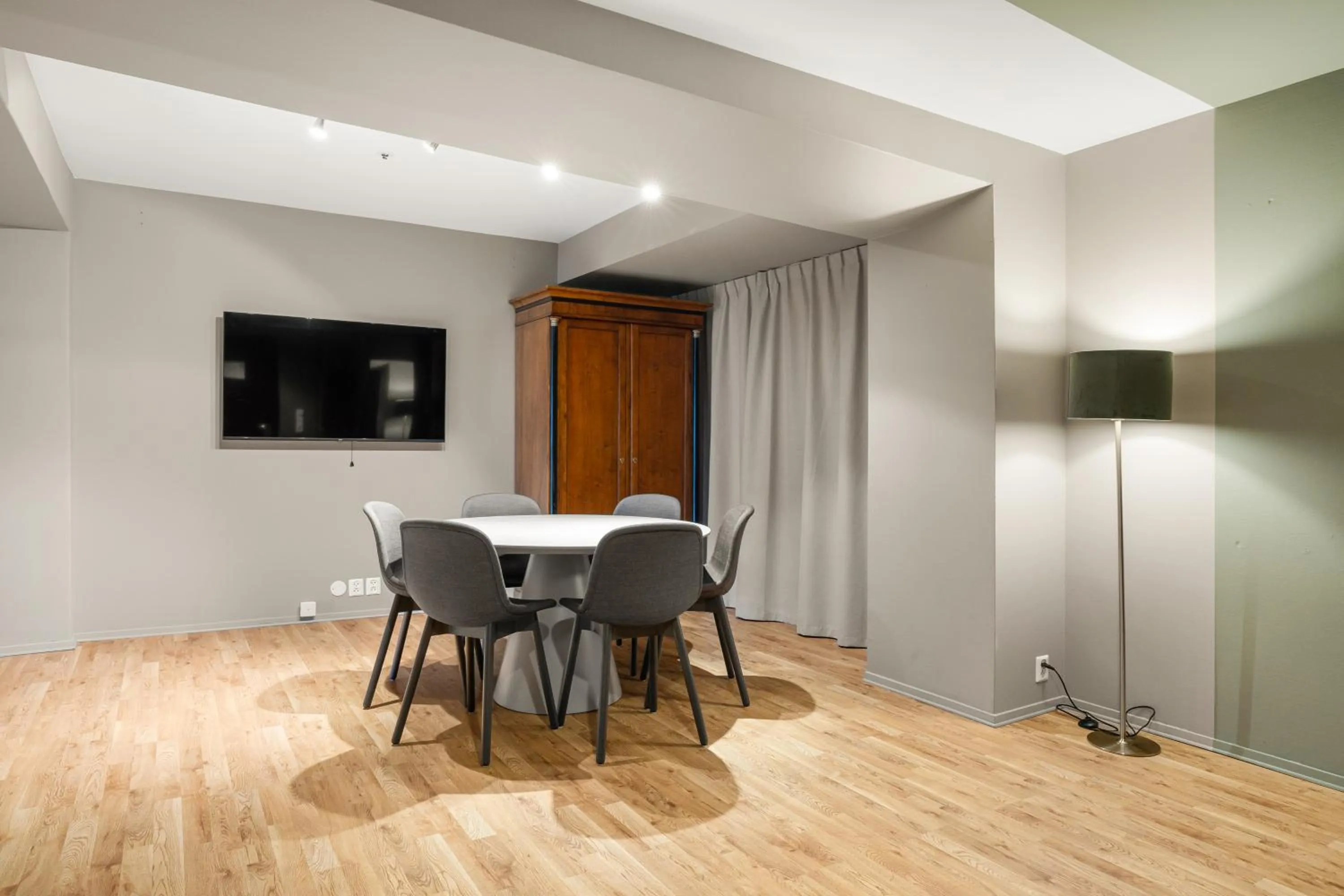 Seating area in Home Hotel Bryggen