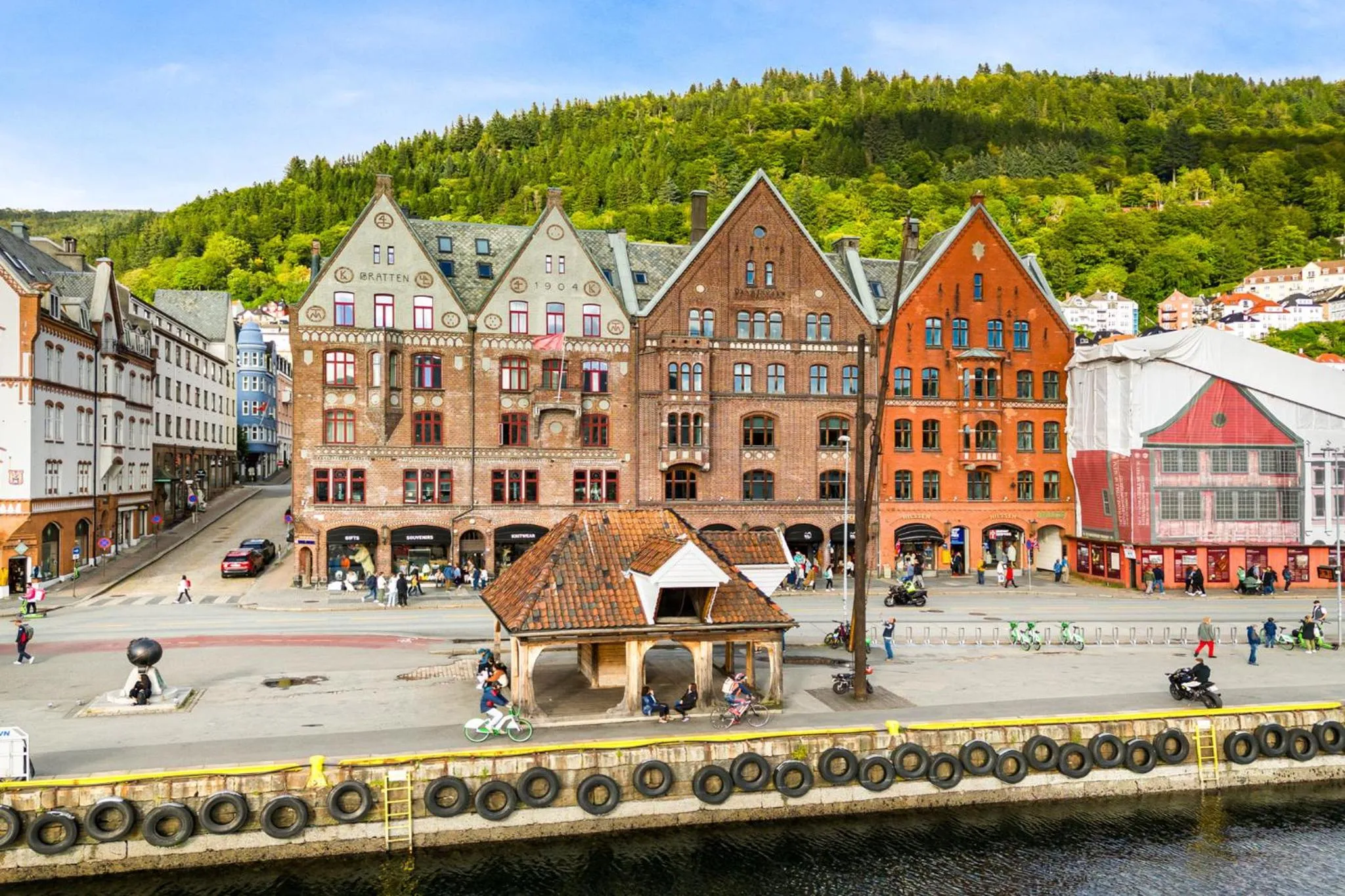 Facade/entrance in Home Hotel Bryggen