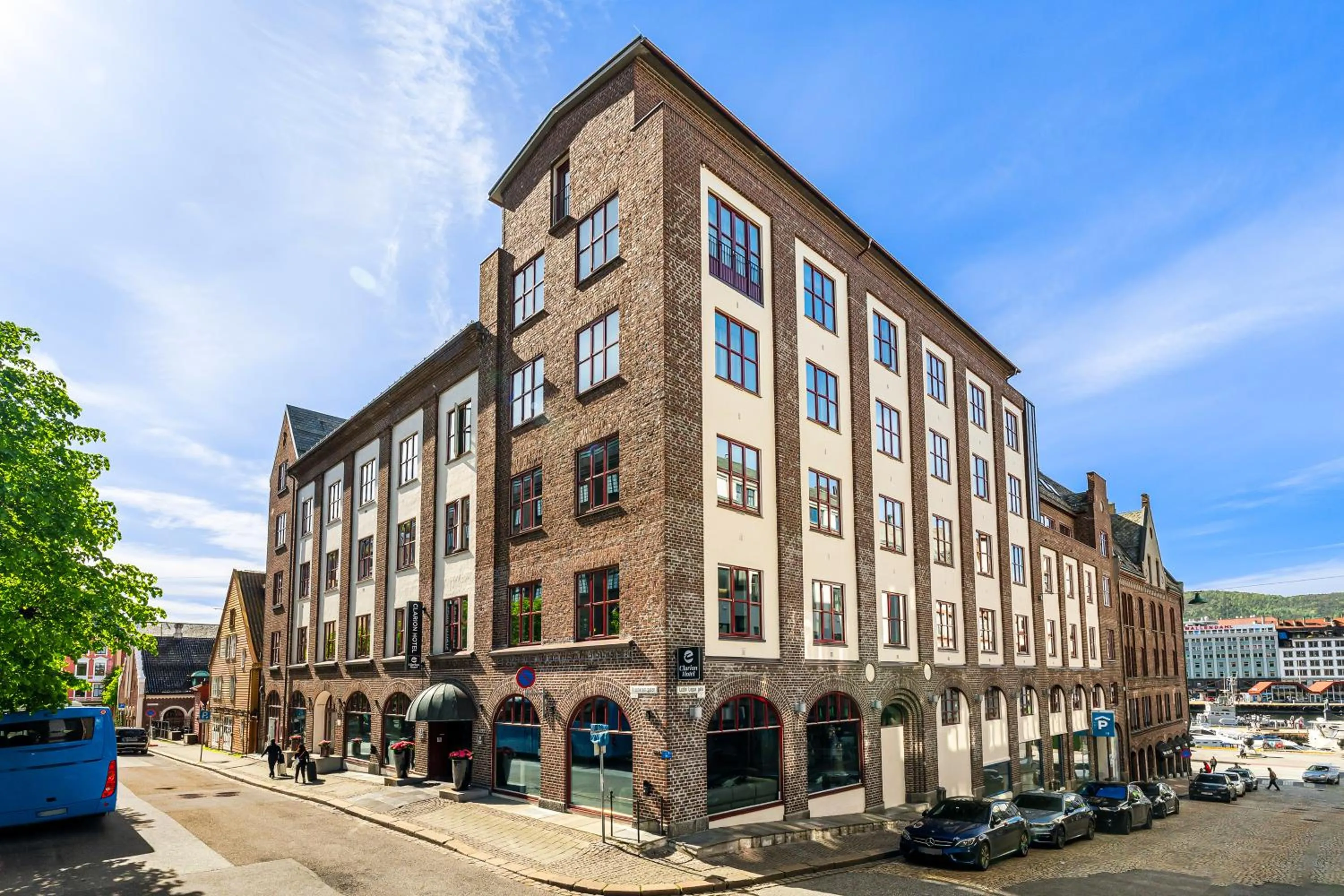 Facade/entrance in Home Hotel Bryggen