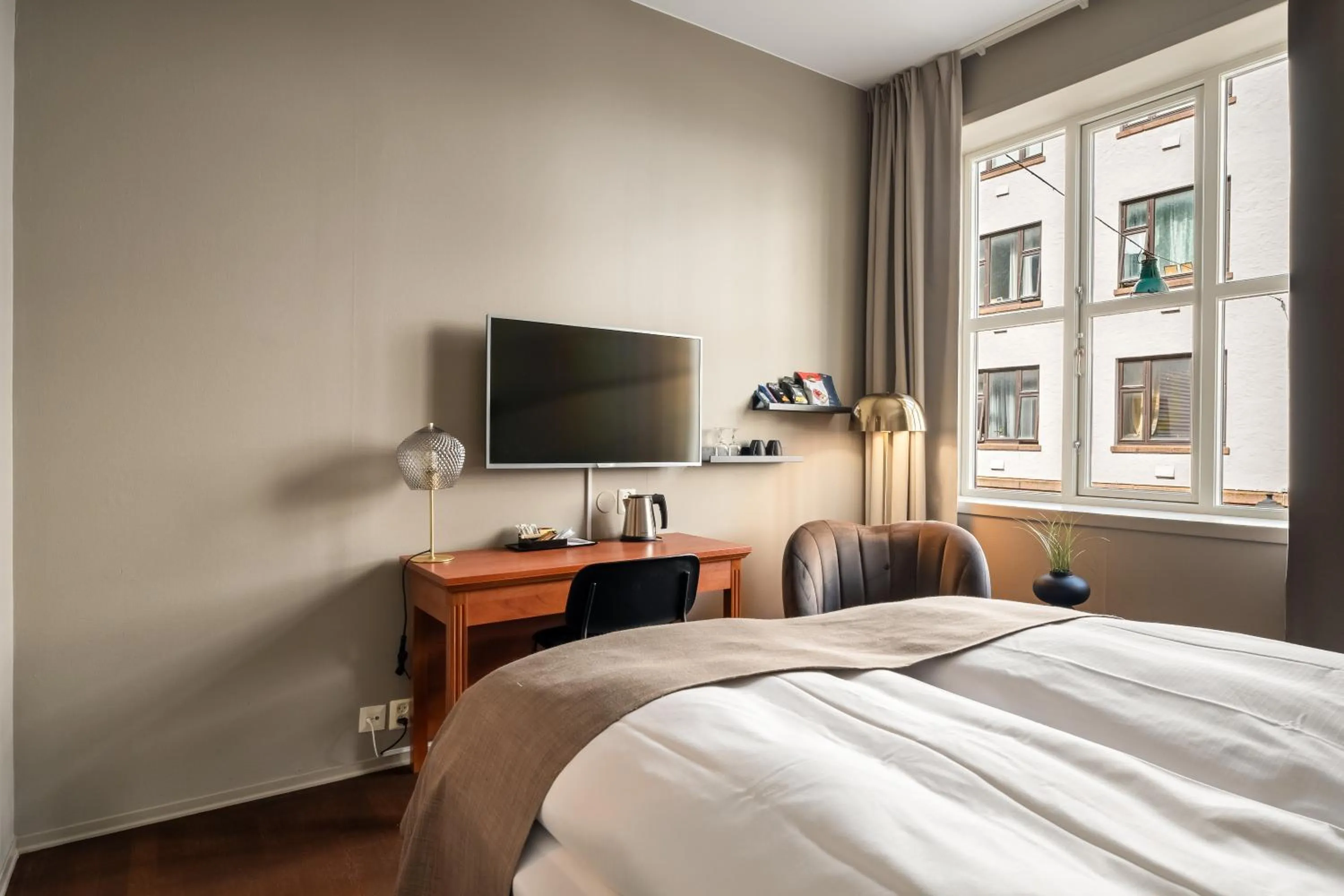 Bed in Home Hotel Bryggen