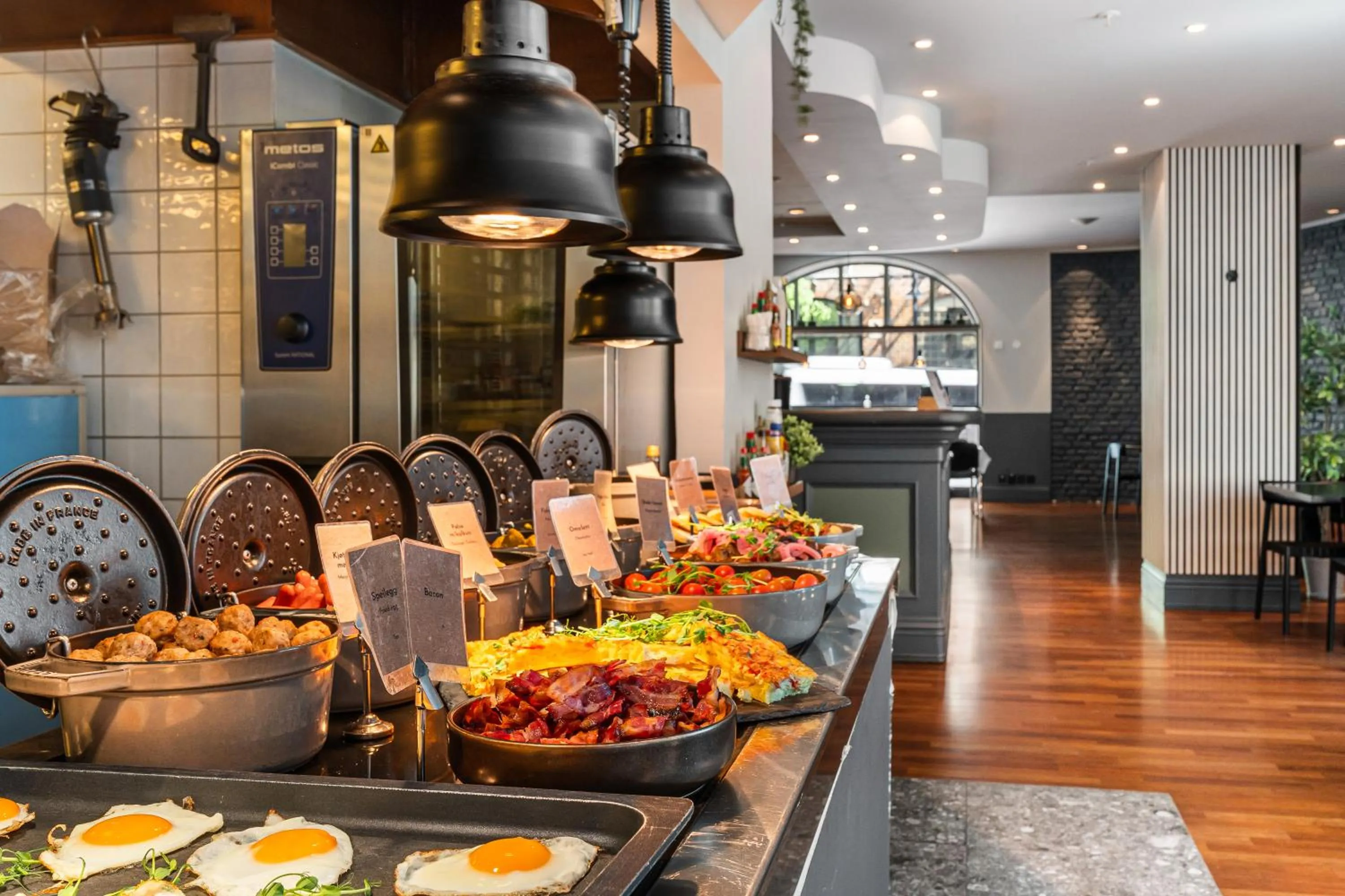 Food and drinks in Home Hotel Bryggen